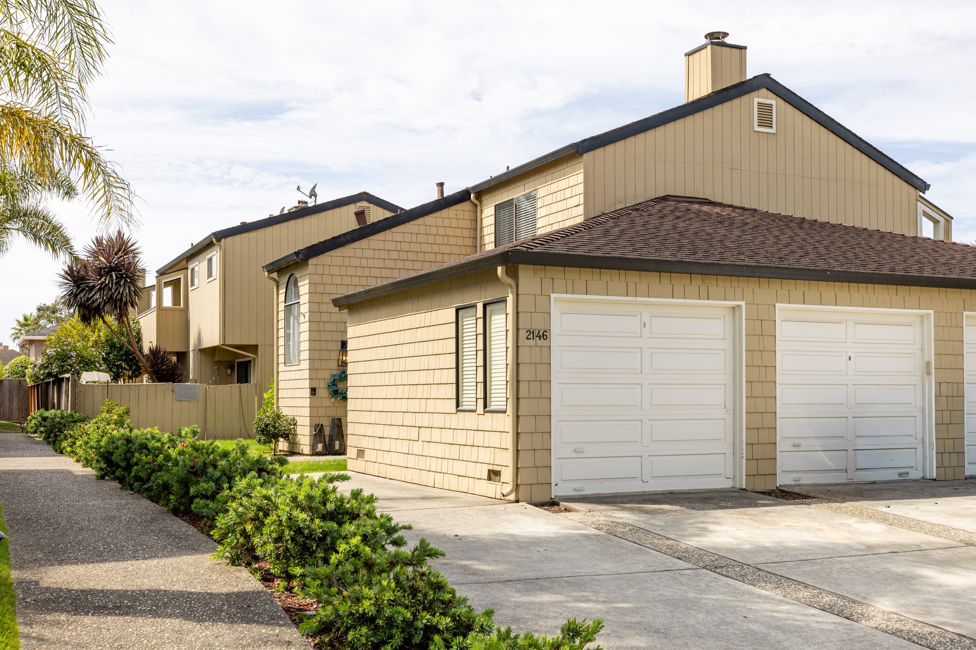 Charming Updated Townhouse Near the Ocean