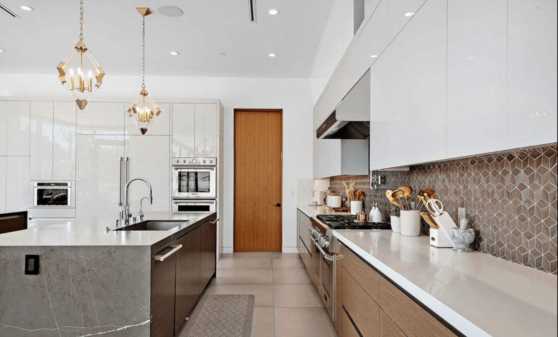 Lakeview Aura, Mirror Lake Drive, 90068