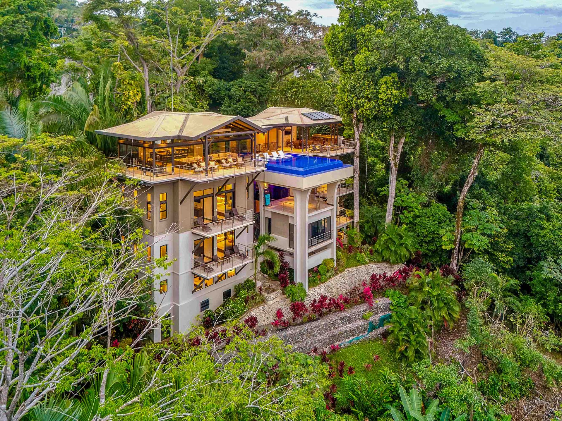 Walk to beach Vista Hermosa Estate Lucrative Contemporary Estate