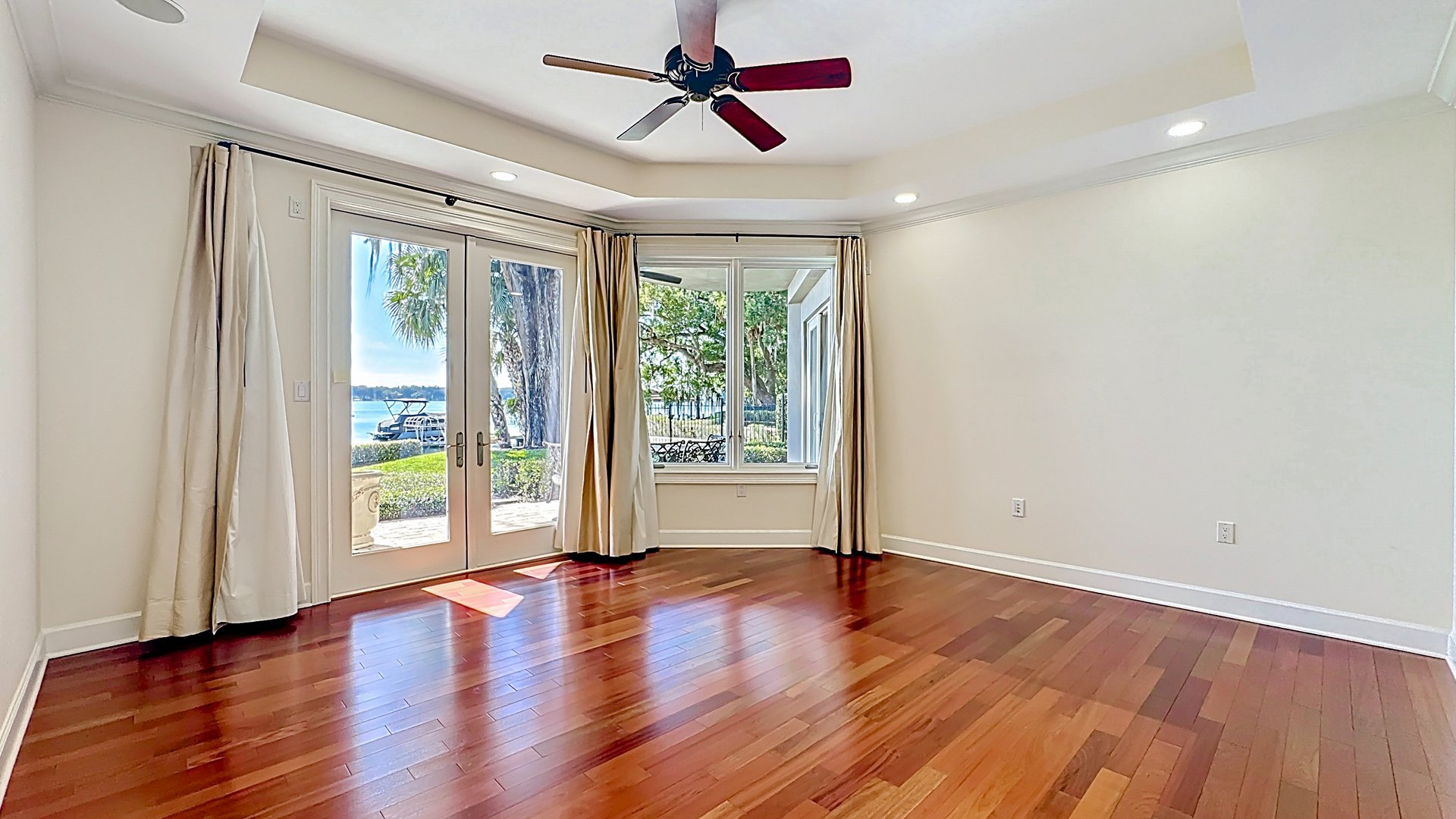 Spacious Winter Park Lakefront Condo in Perle du Lac