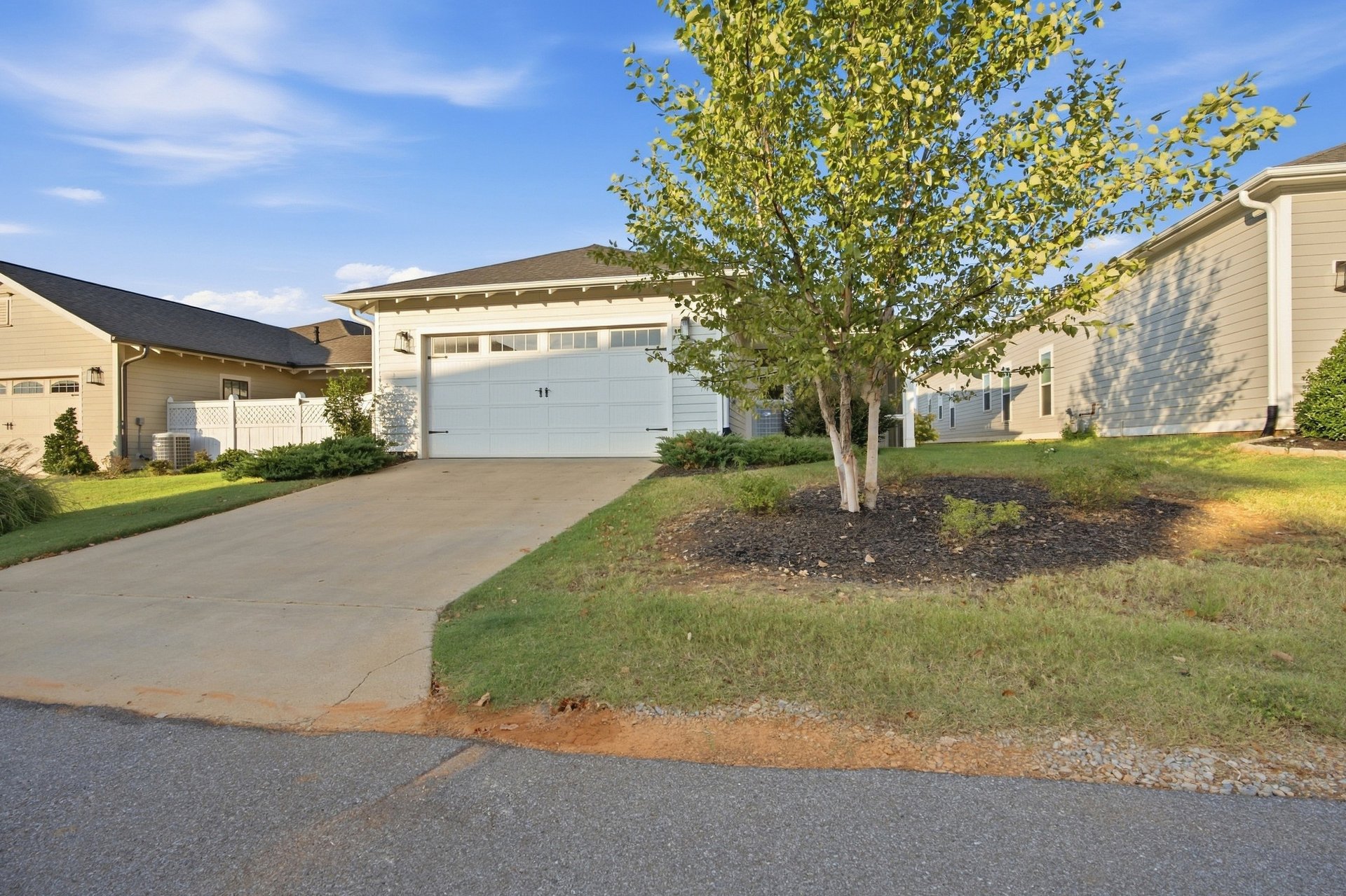 Craftsman Charm Meets Modern Luxury in Clift Farm
