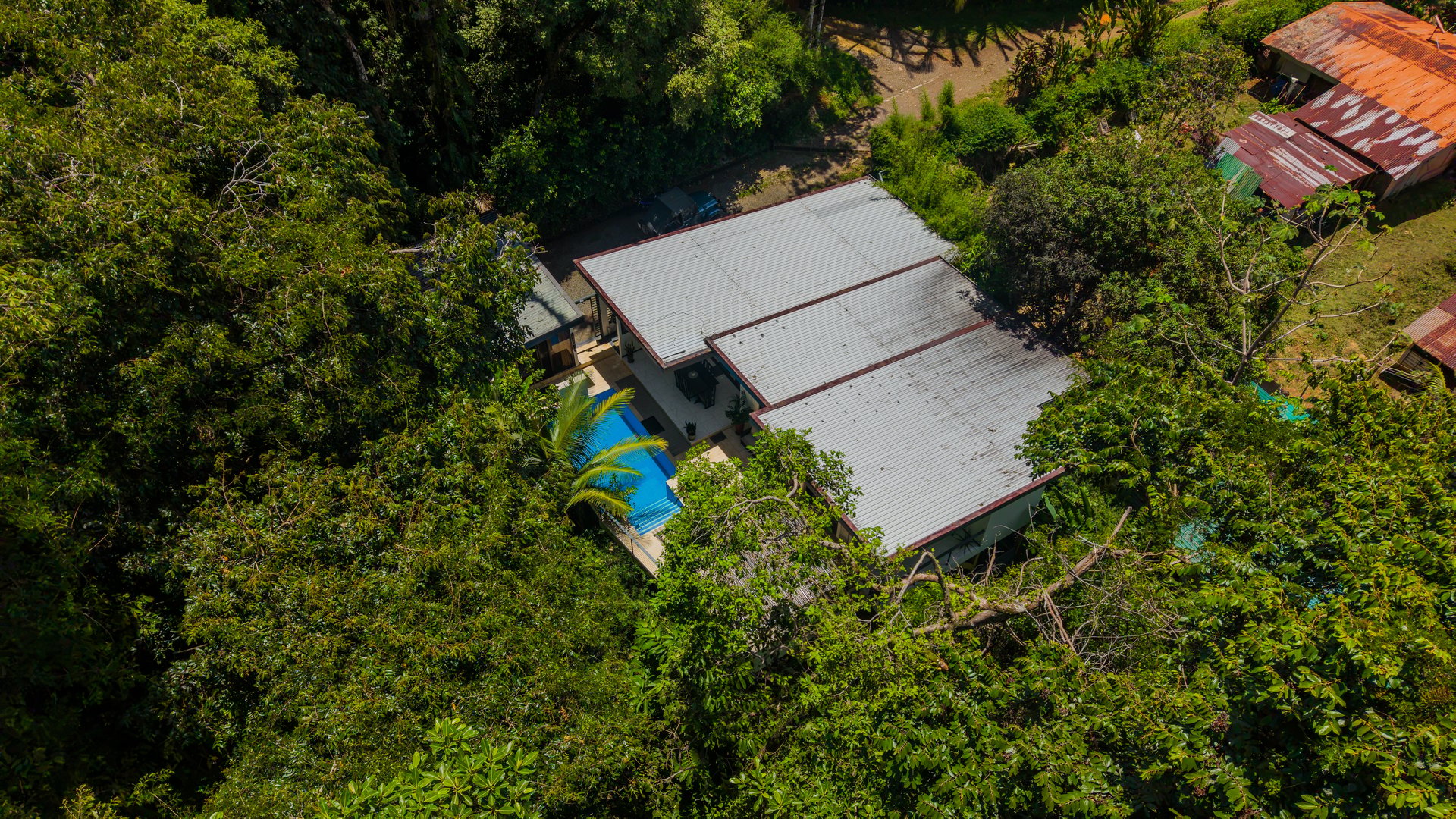 Charming 2 Bedroom Home + Studio located in heart of Uvita 