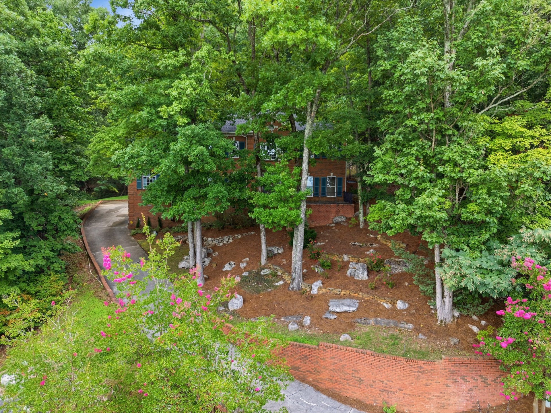 Where Luxury Meets the View on Monte Sano