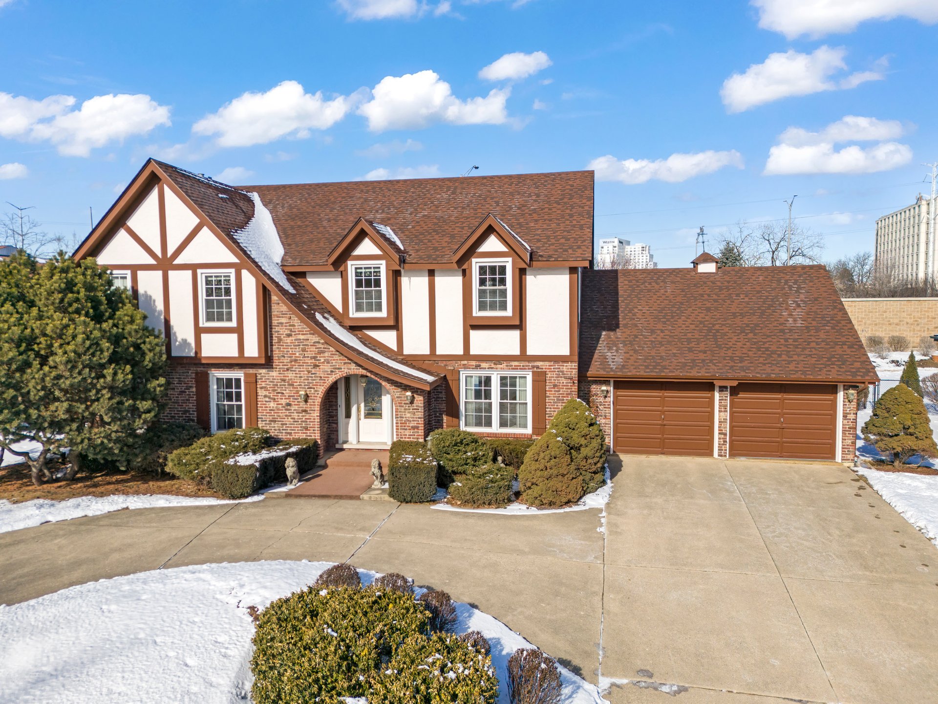 19W140 Avenue Chateaux