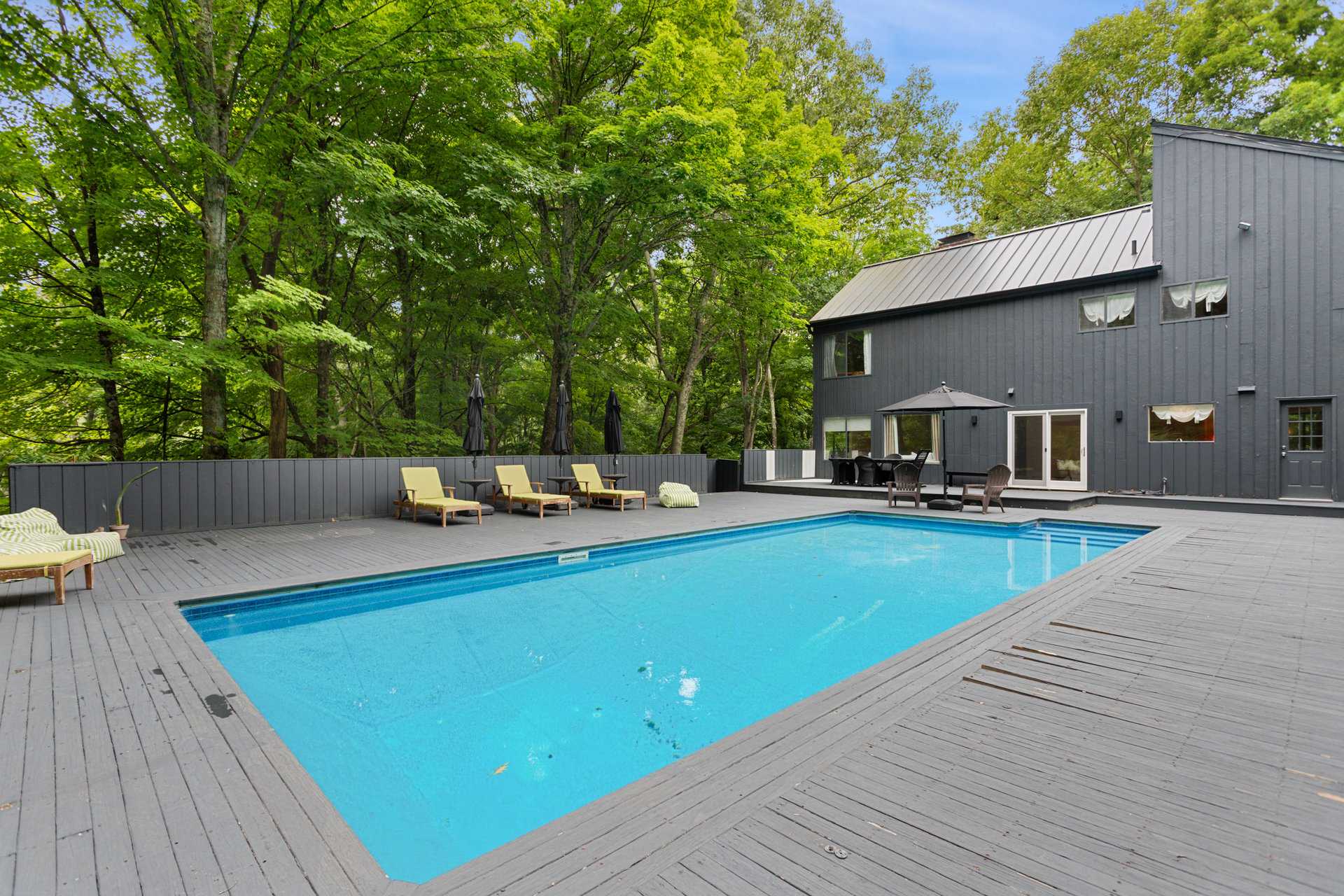 25 Cross Pond Road