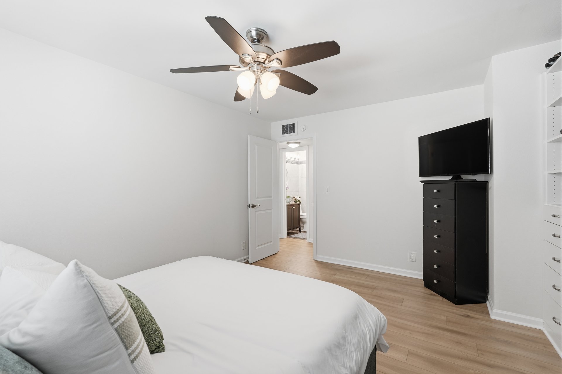 1600 Ardmore Avenue 231