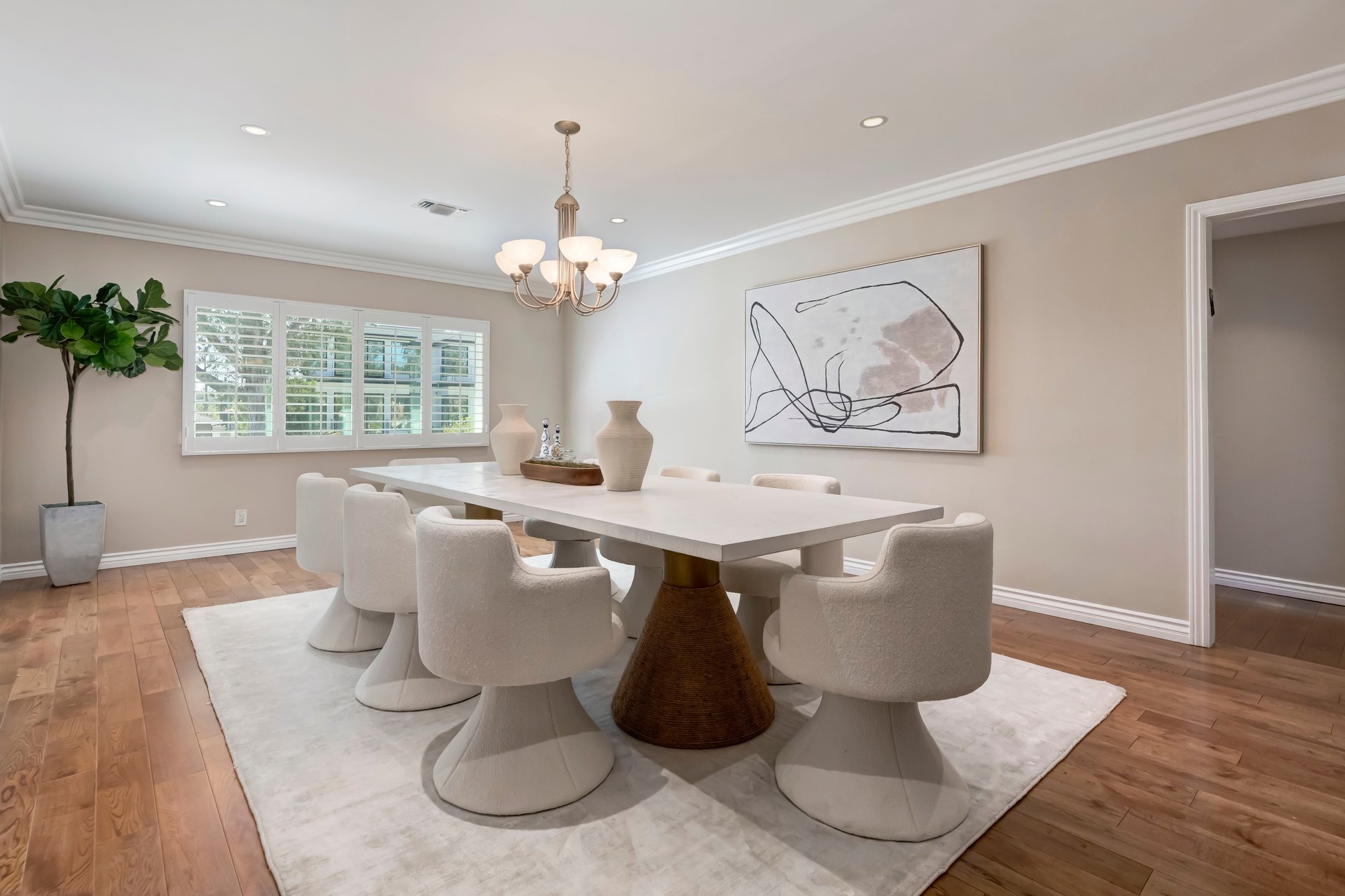 2302 Duxbury Cir, Beverlywood