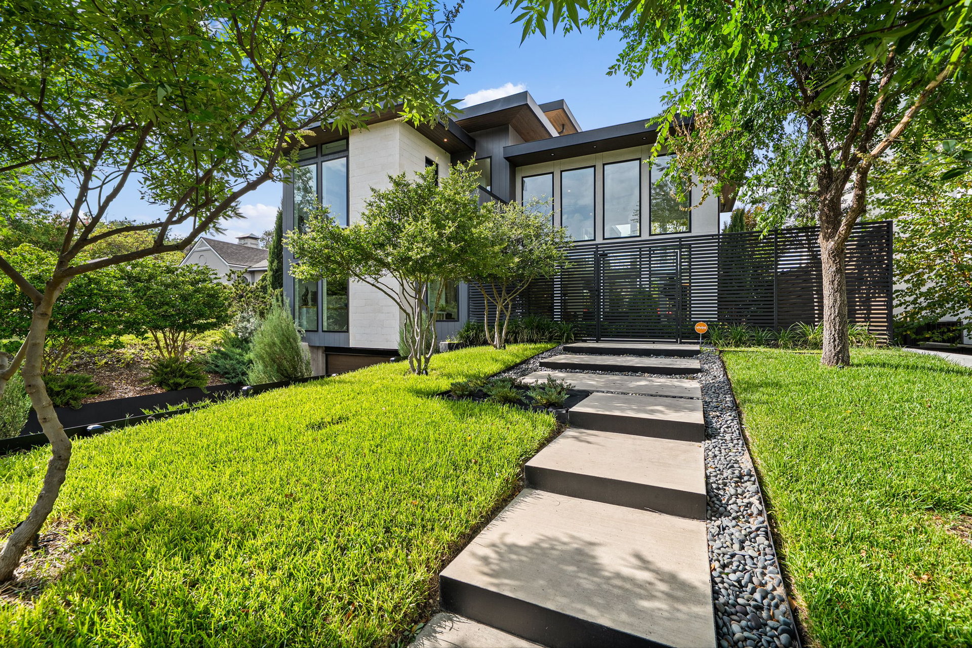 423 W Colorado Boulevard