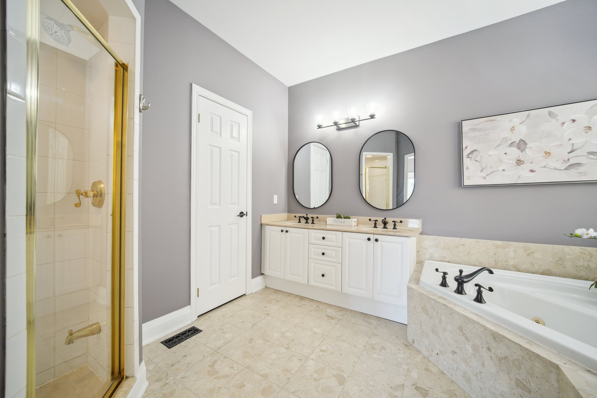 Beautiful Bungalow Backing on Ravine & Pond!
