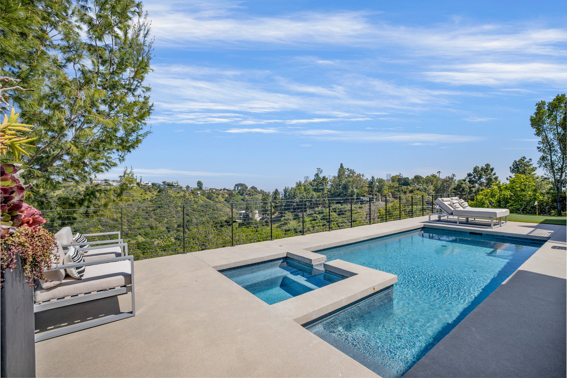 1172 Linda Flora Dr