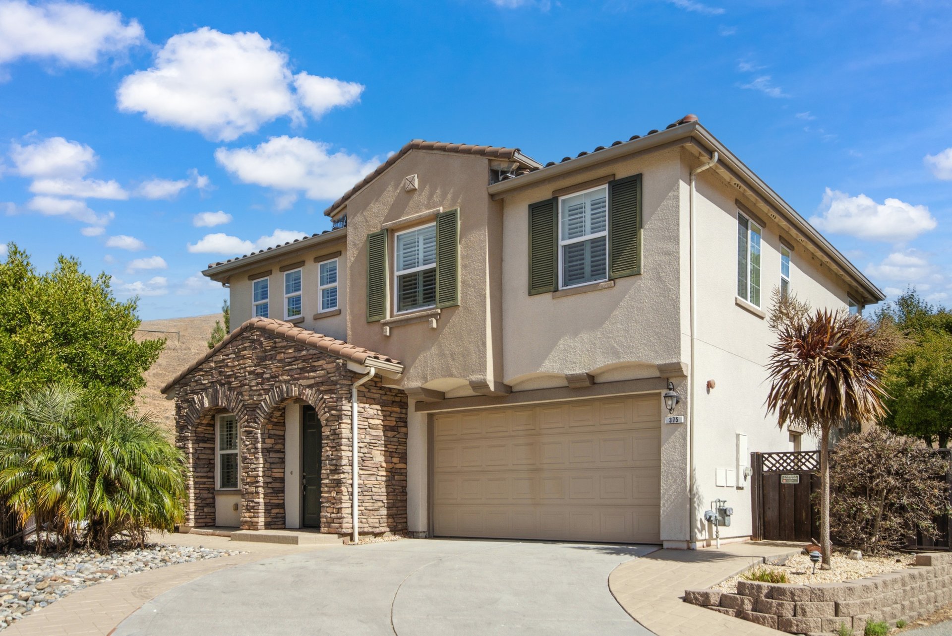 375 Longhill CT