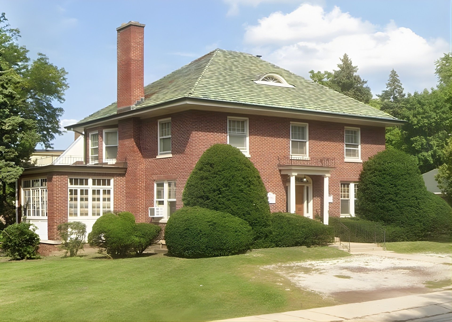 902 Maple Ave, Downers Grove