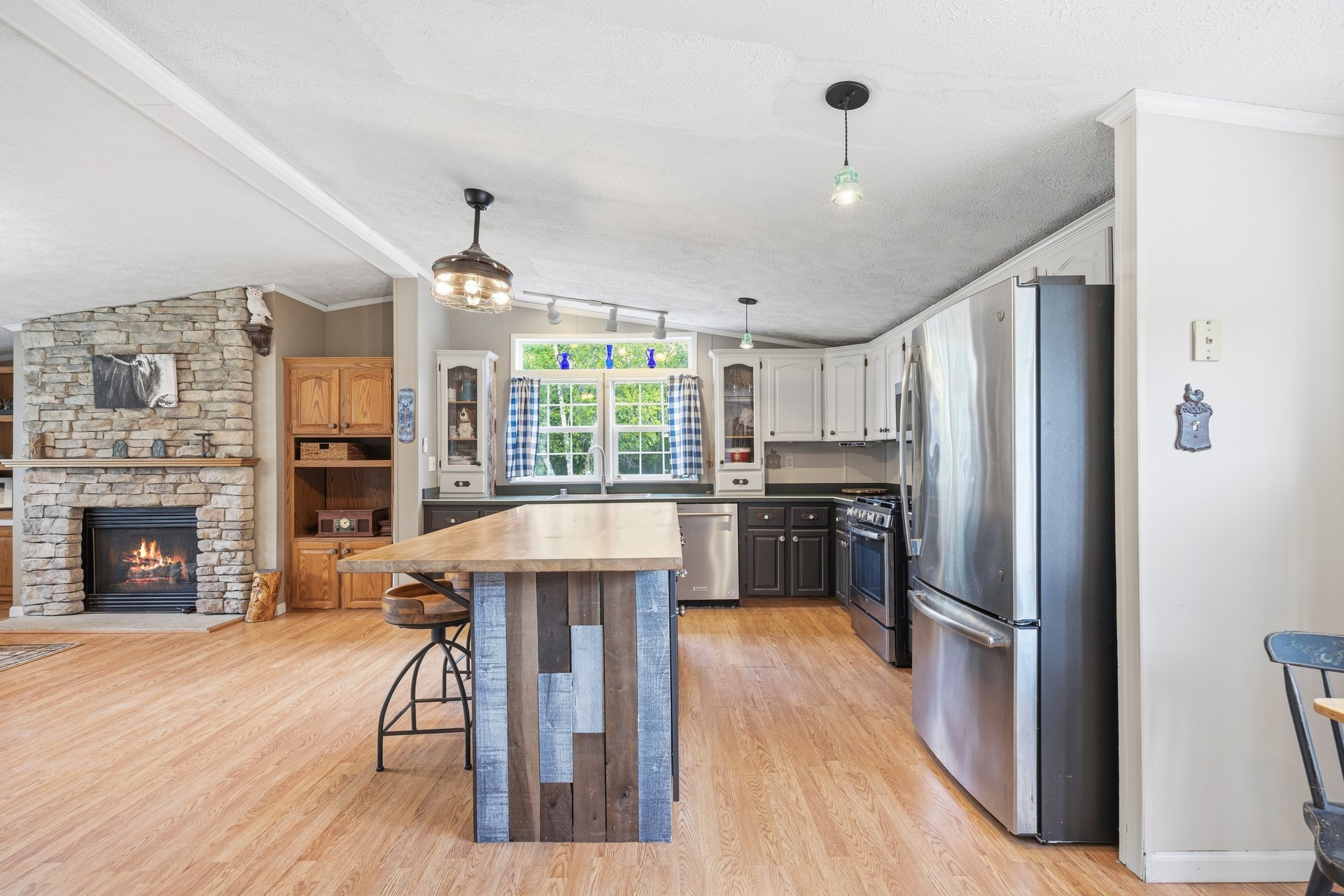 405 E Road