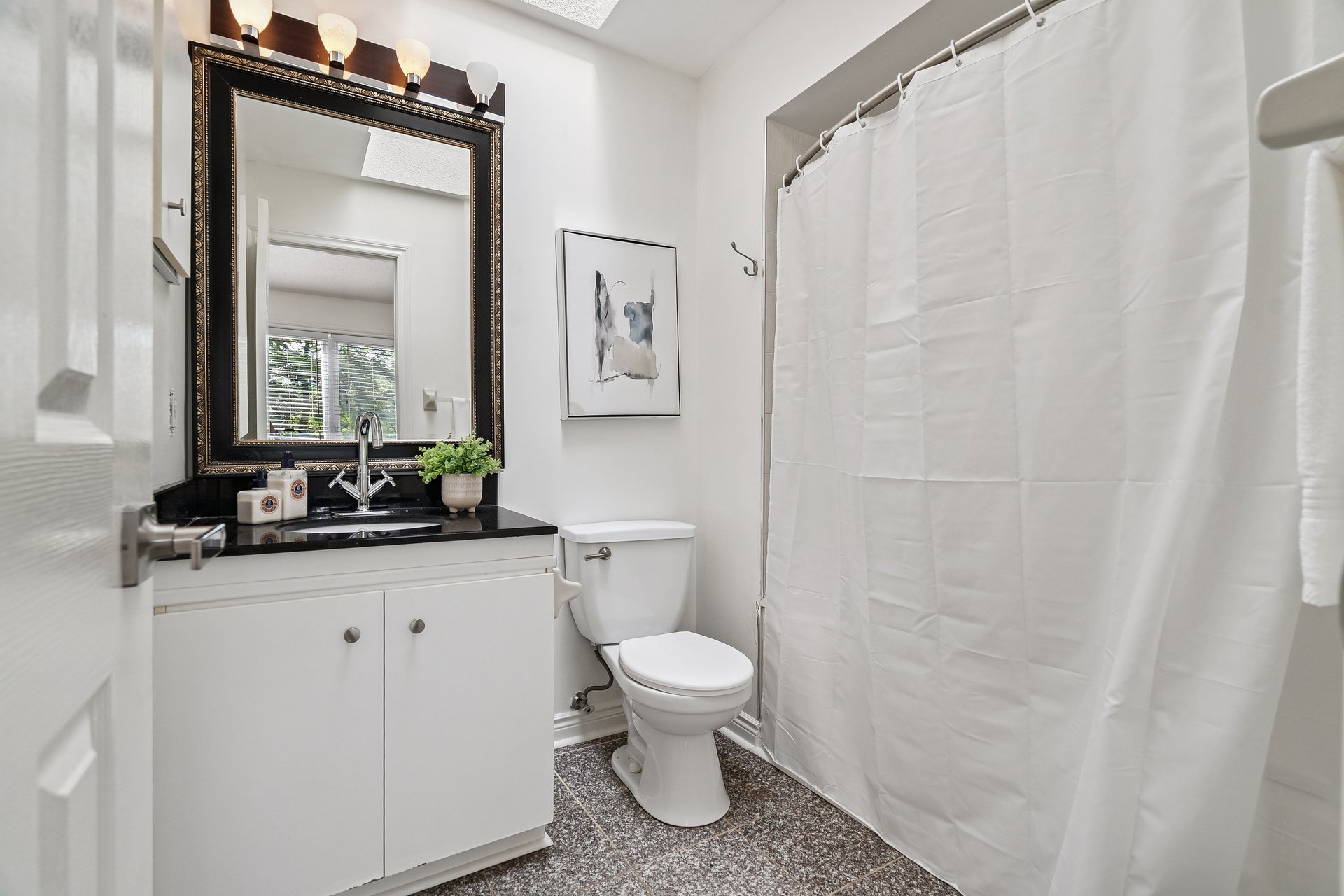 Spacious 3 Bedroom Townhome in College Park