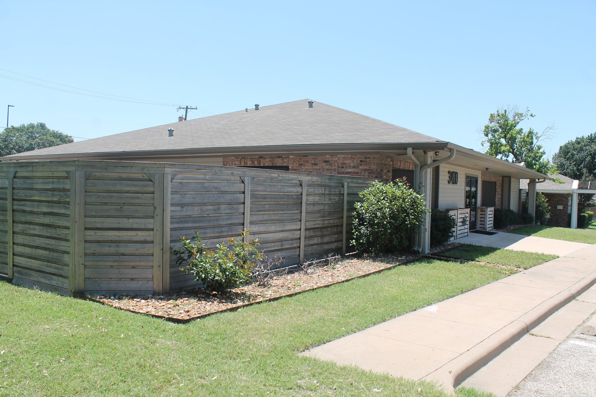 3400 Hillcrest Dr