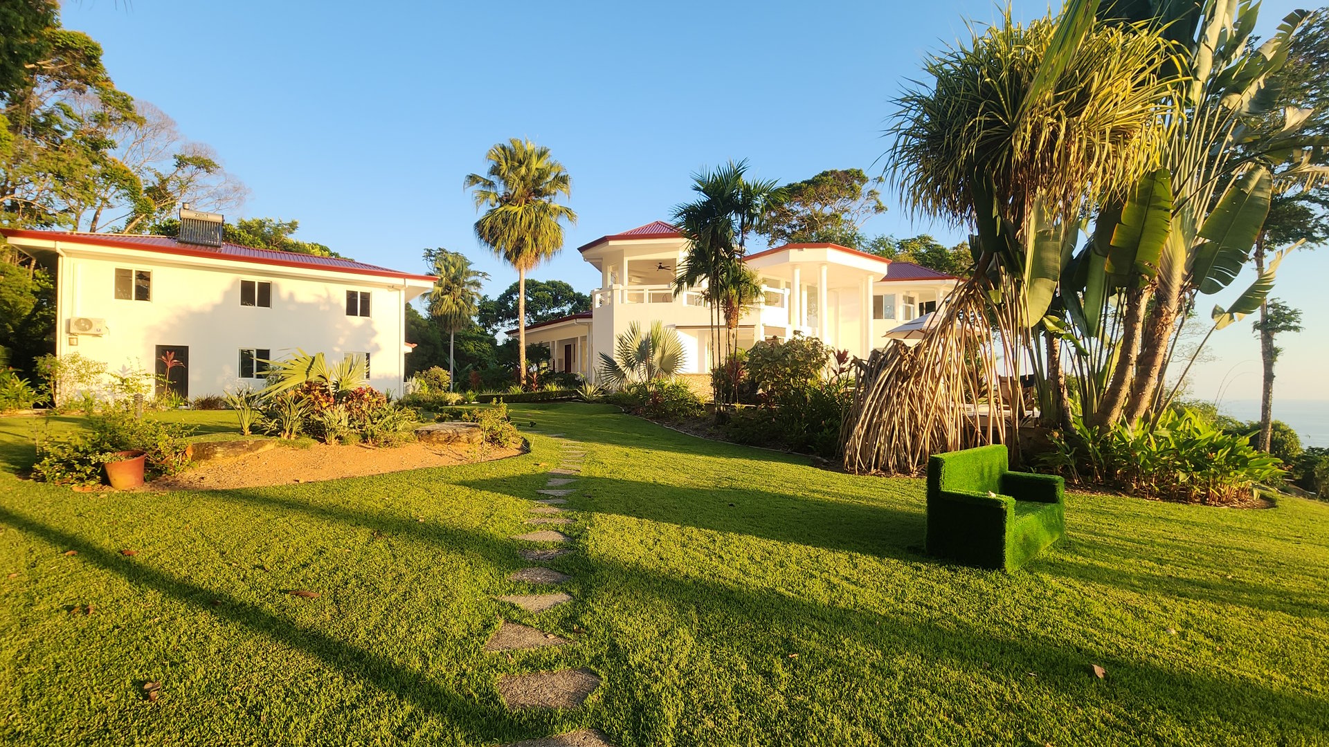 16 ACRES – 6 Bedroom Grand Estate With Guest House, 15 Minutes to Dominical, SPECTACULAR OCEAN VIEWS!!!