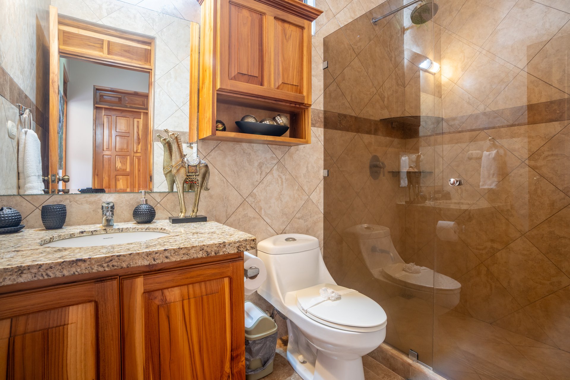 OSA Golf -  2 bed 2 bath Penthouse Condo! With Golf Membership
