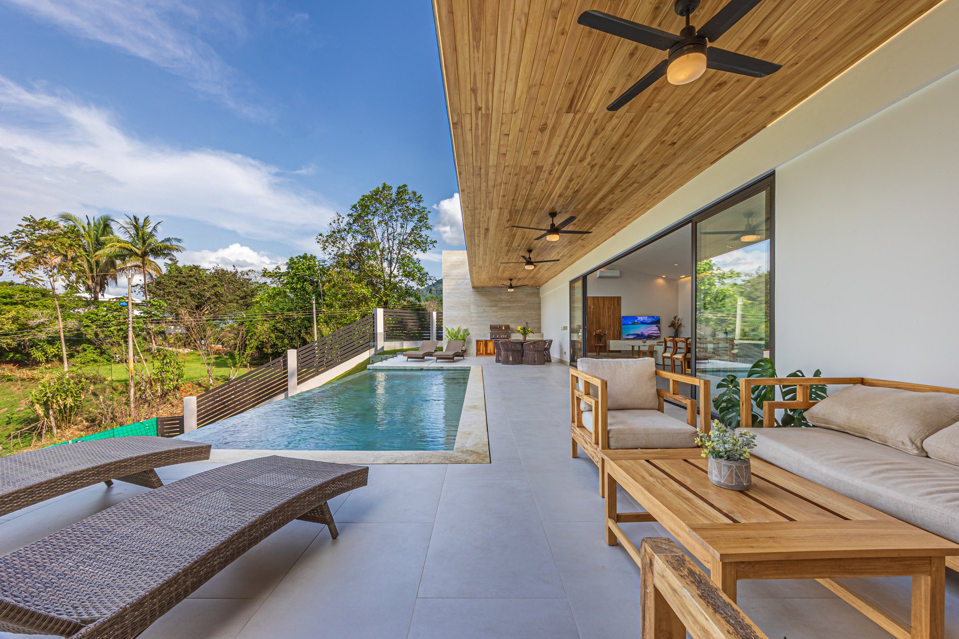 Luxury, Comfort & Investment Potential – Ocean-View Home in Uvita