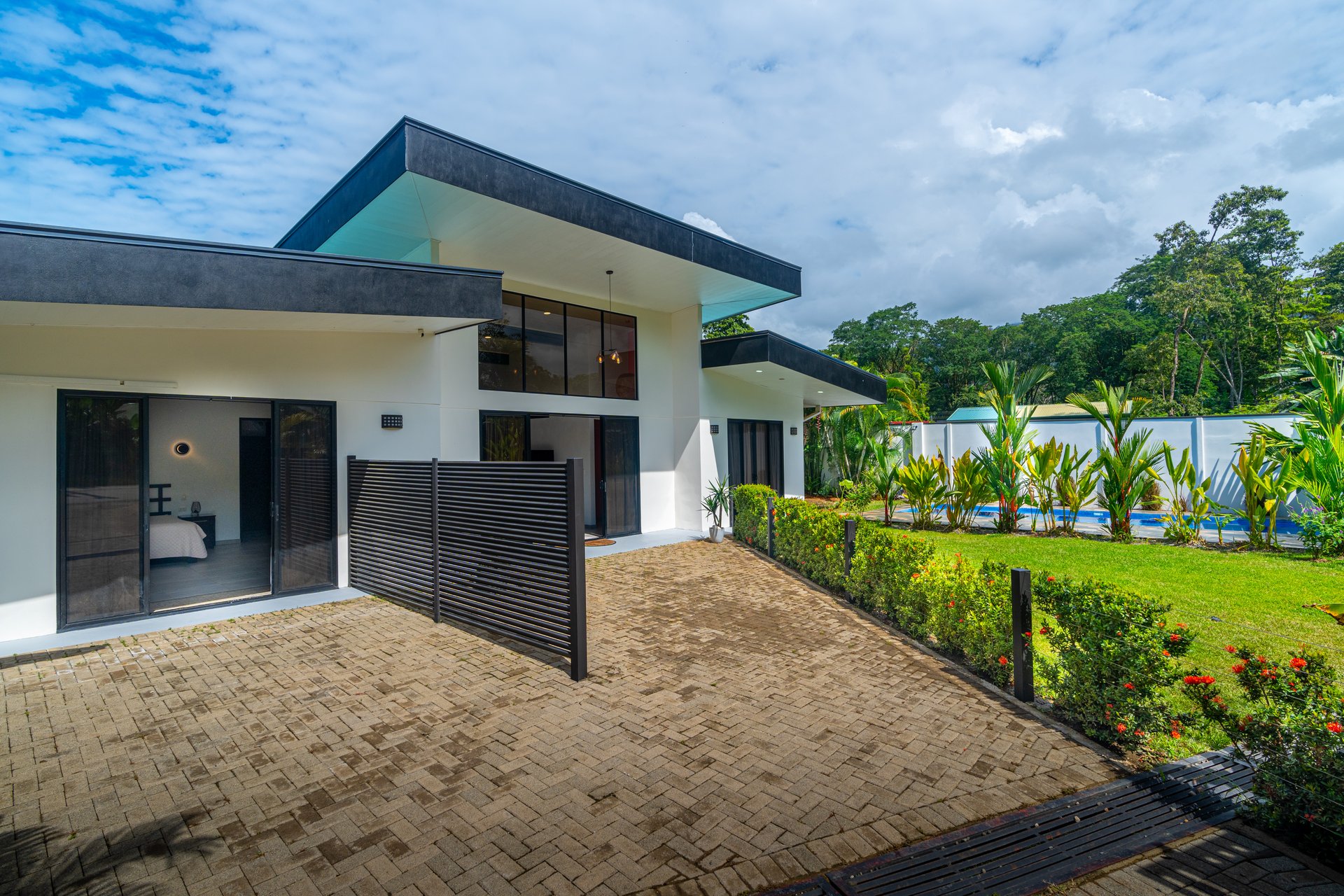 Modern 3 Bedroom Home - Walking distance to it all!