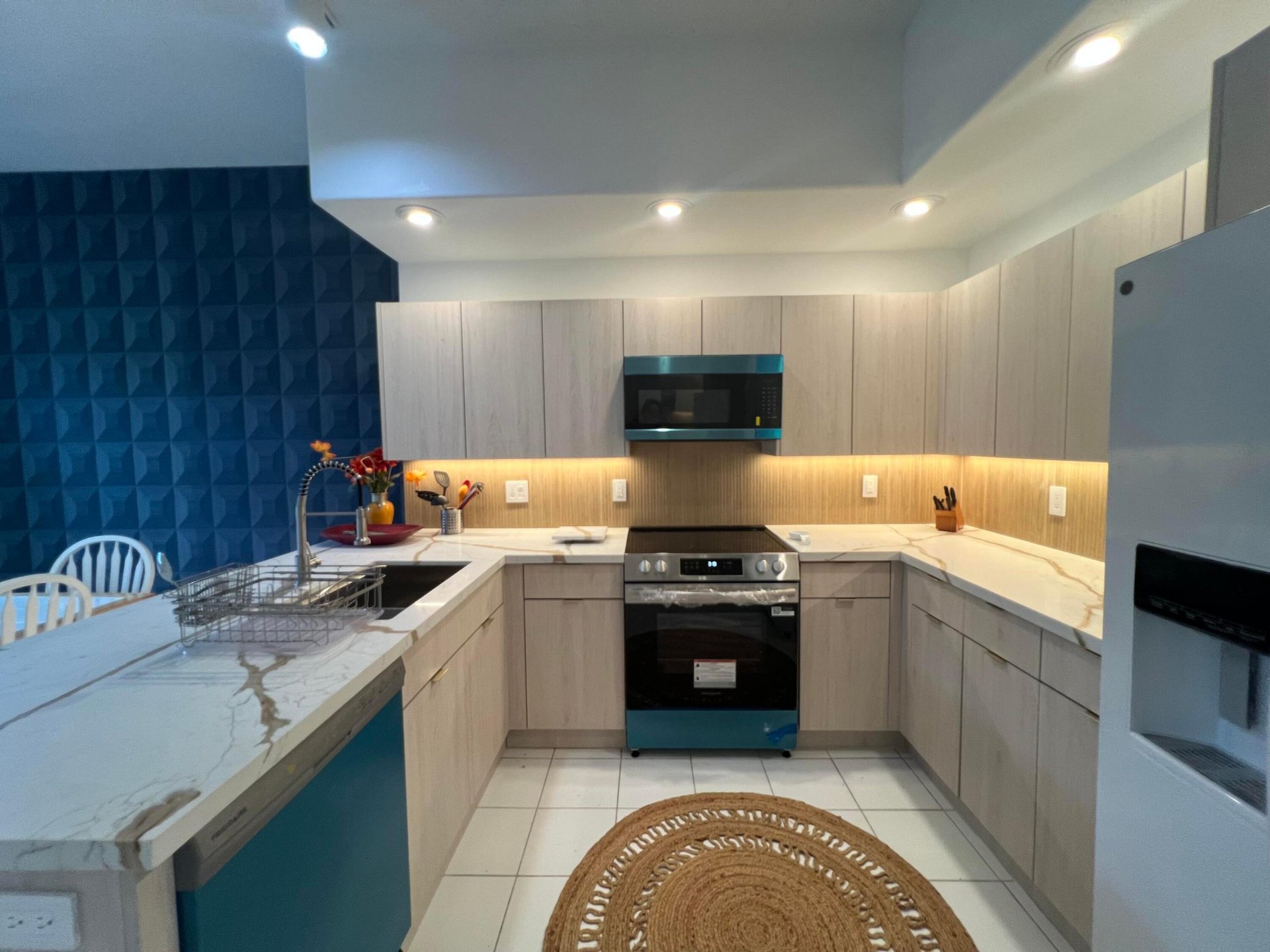 2431 NW 59th St 404