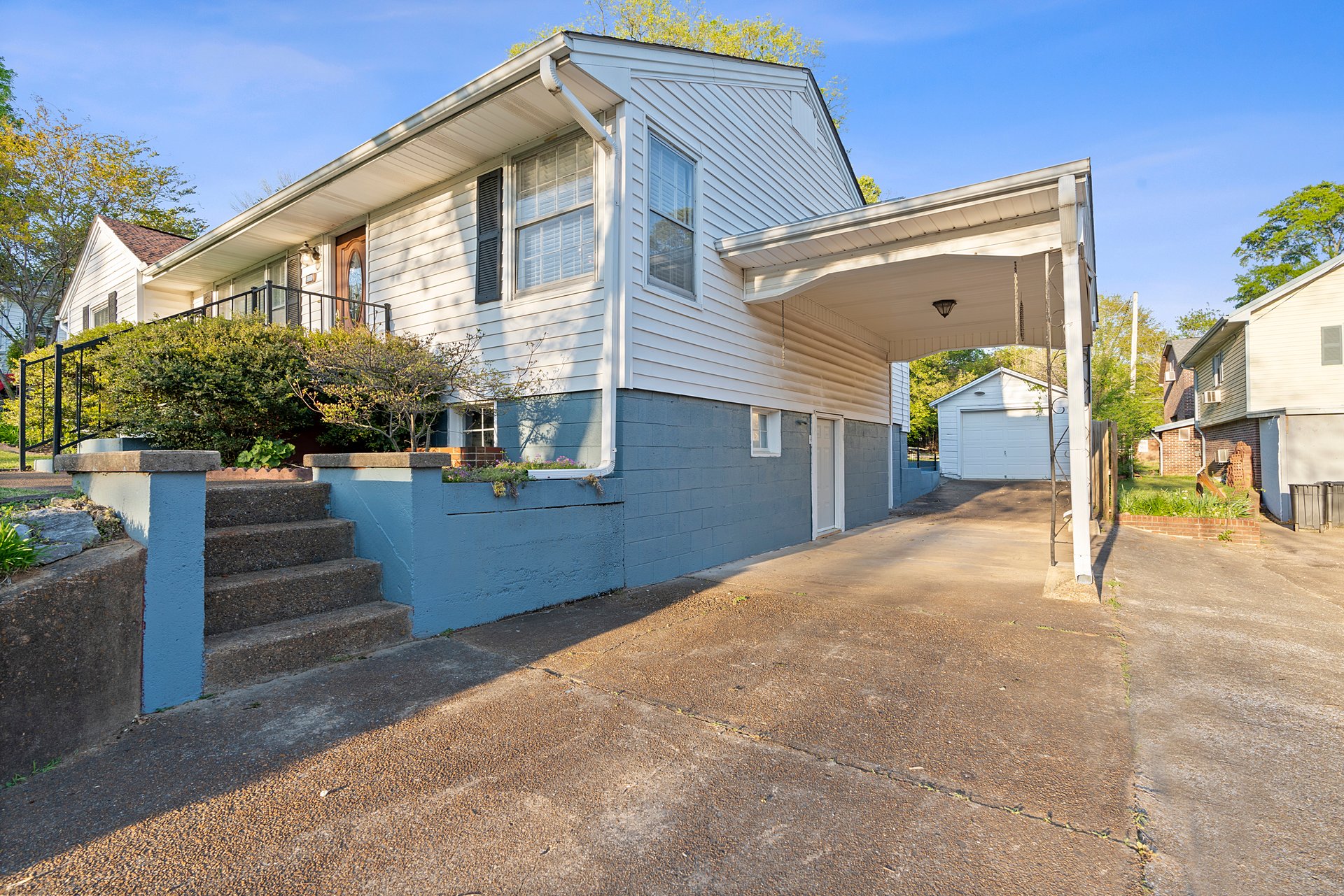 FOUR Bedroom in the Hospital District!! Basement great for storage!