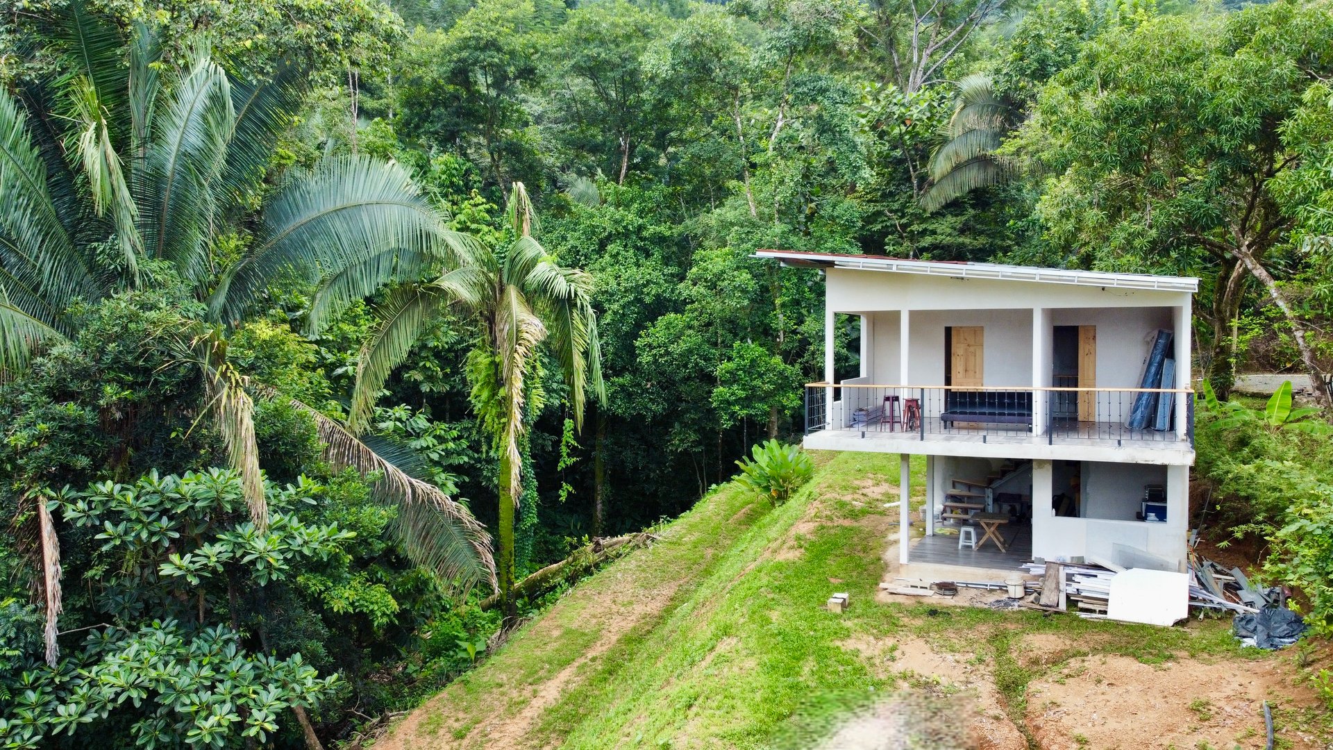 Investment Opportunity in Playa Hermosa – Fixer-Upper with Great Potential!