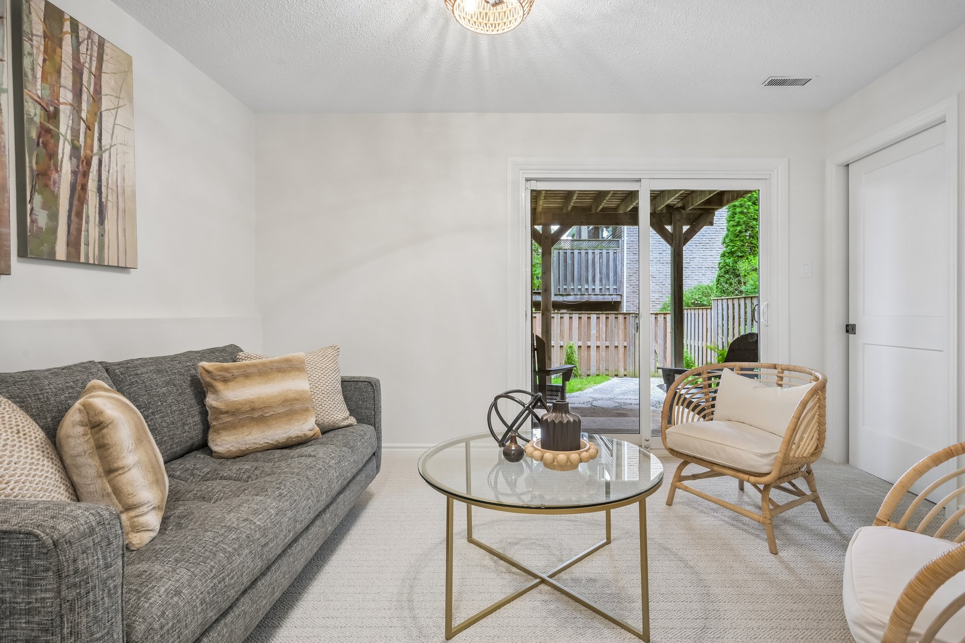 Lakeside living in the heart of Bronte!