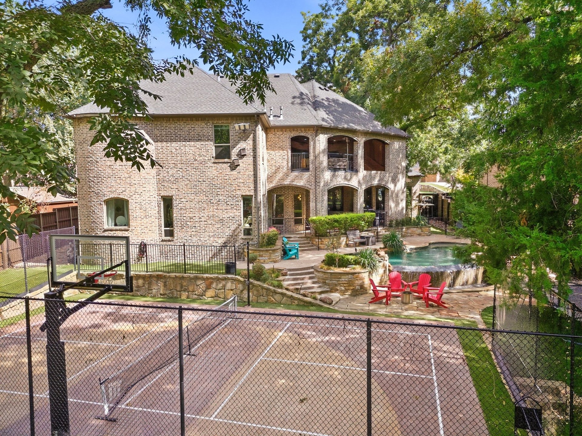 1700 Surrey Lane