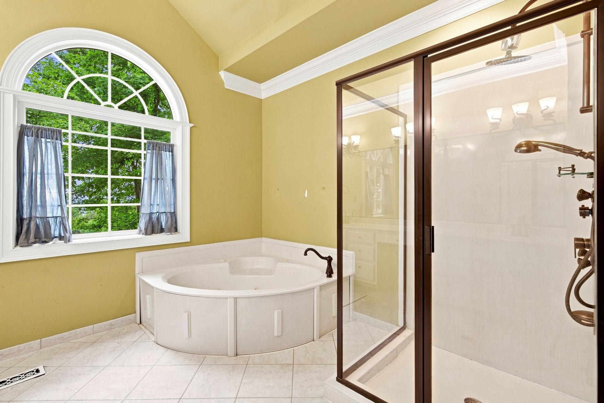 Where Luxury Meets the View on Monte Sano