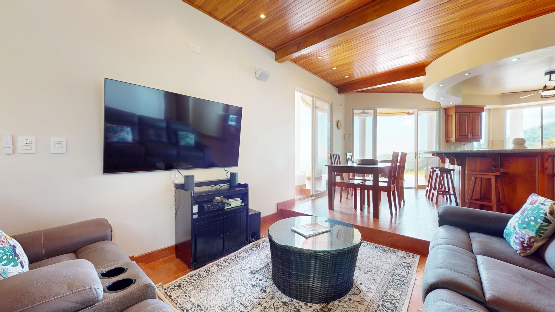 Ojochateau - Rare Ocean & Mountain View 4BR Home in Costa Rica