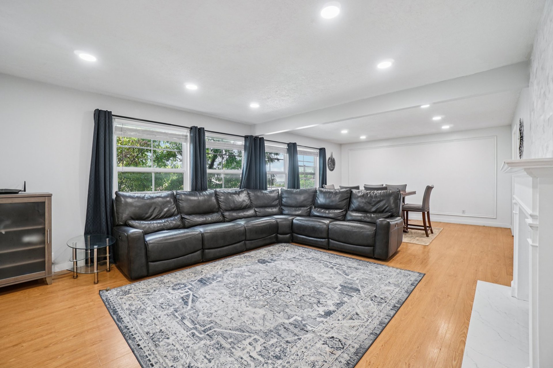 11343 S Clifford Cir