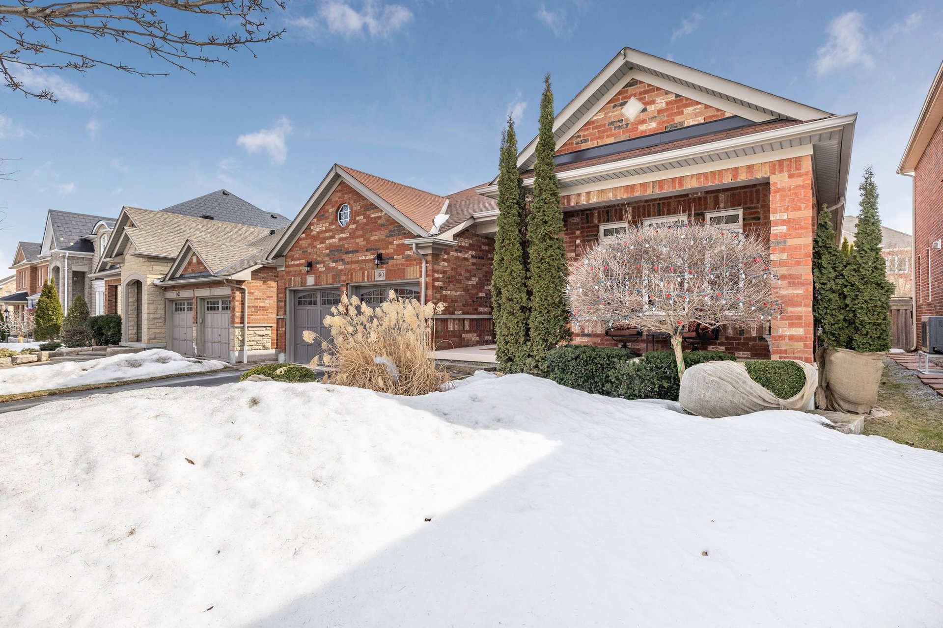 180 Tonner Cres, Aurora 