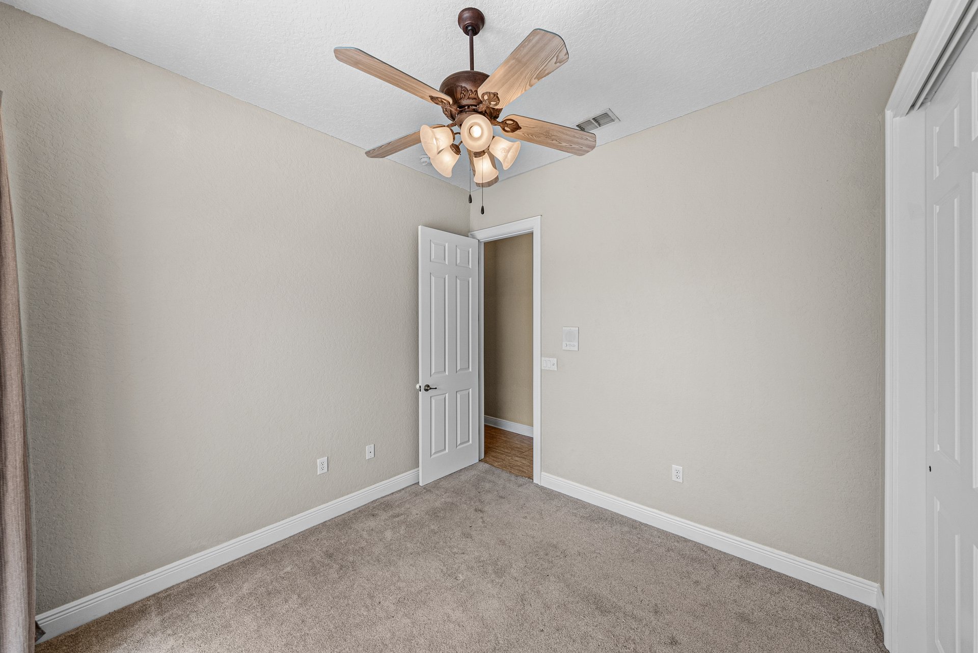 12231 WOODLANDS CIR