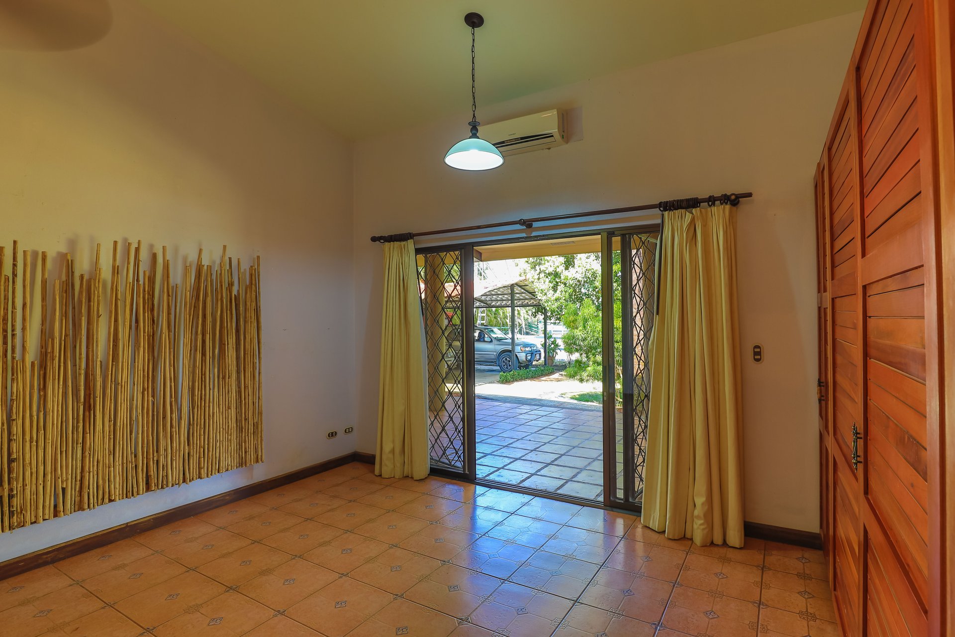 Hacienda-Style Retreat For Sale in Naranjito