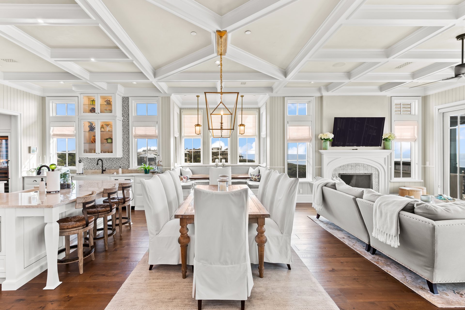 243 W Bermuda Dr
