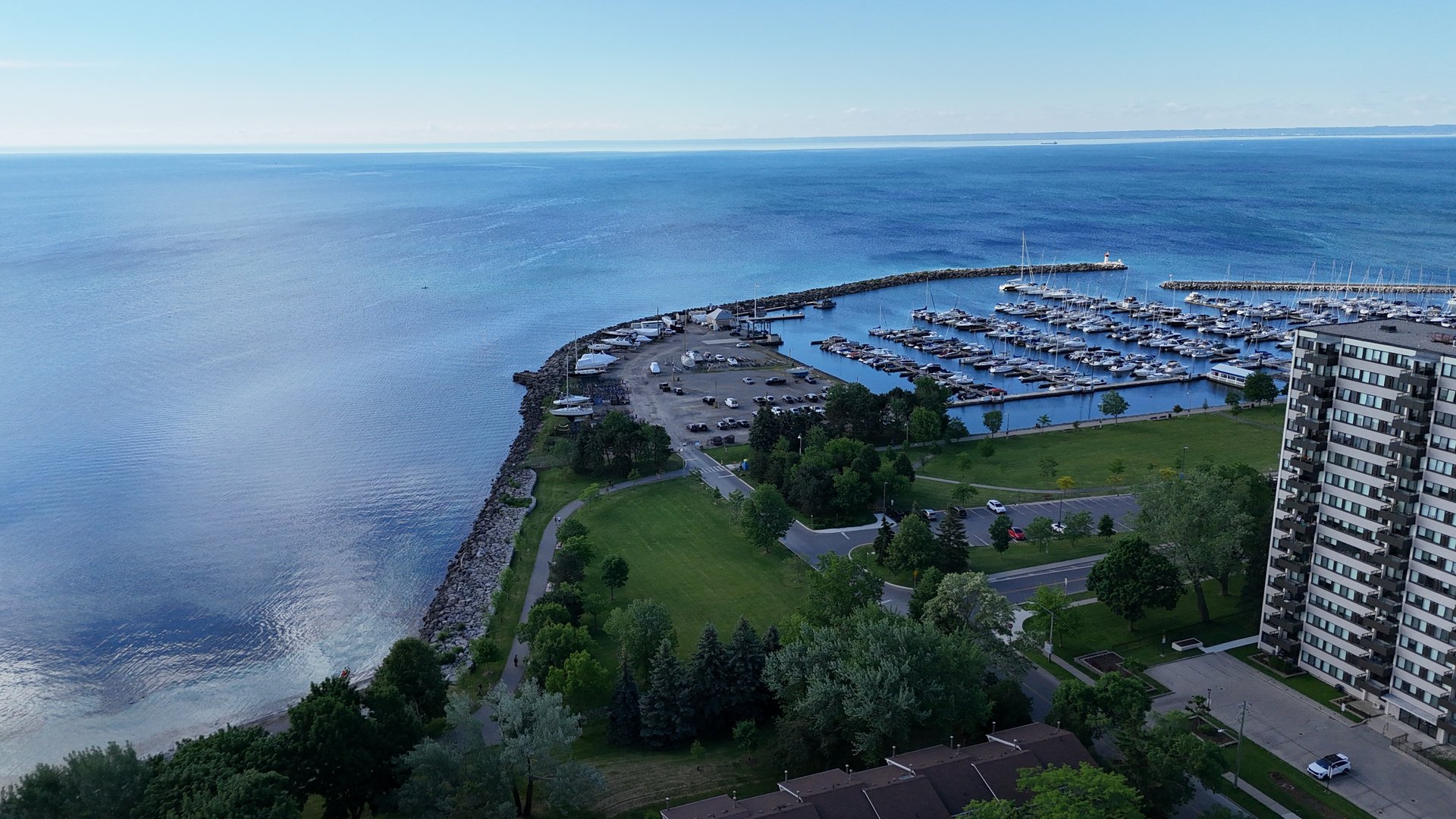 Lakeside living in the heart of Bronte!