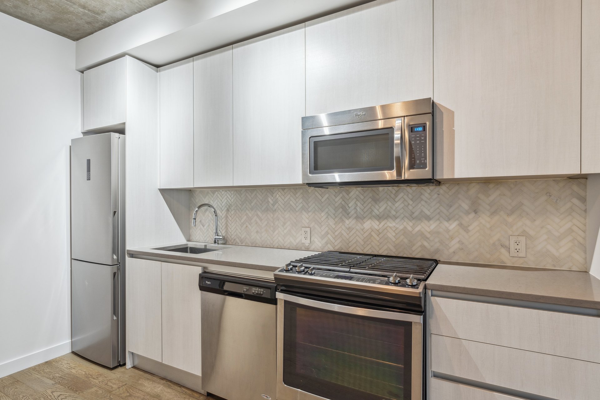 111 Bathurst St 423