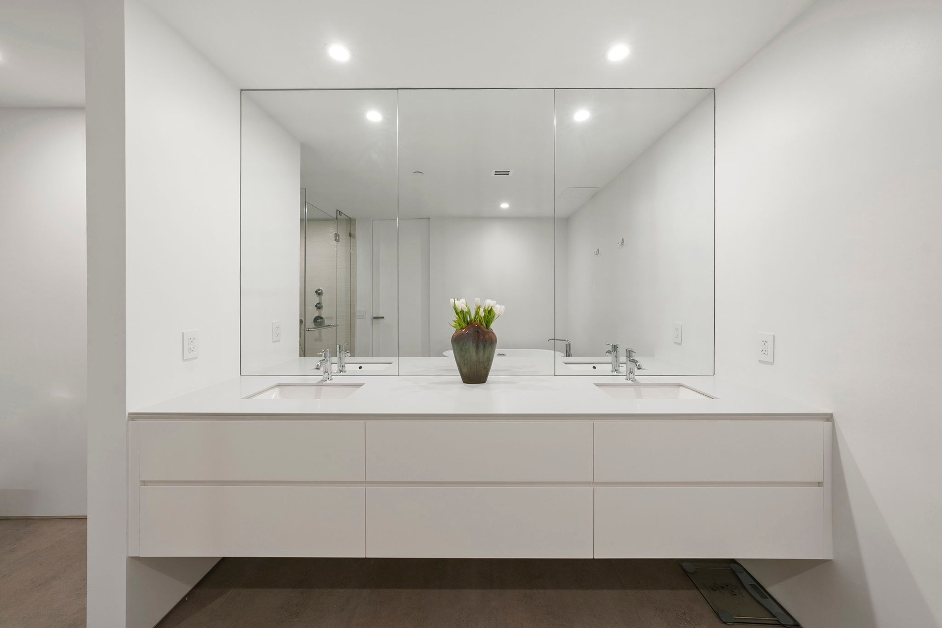 100 S Pointe Drive, Residence 1906/07