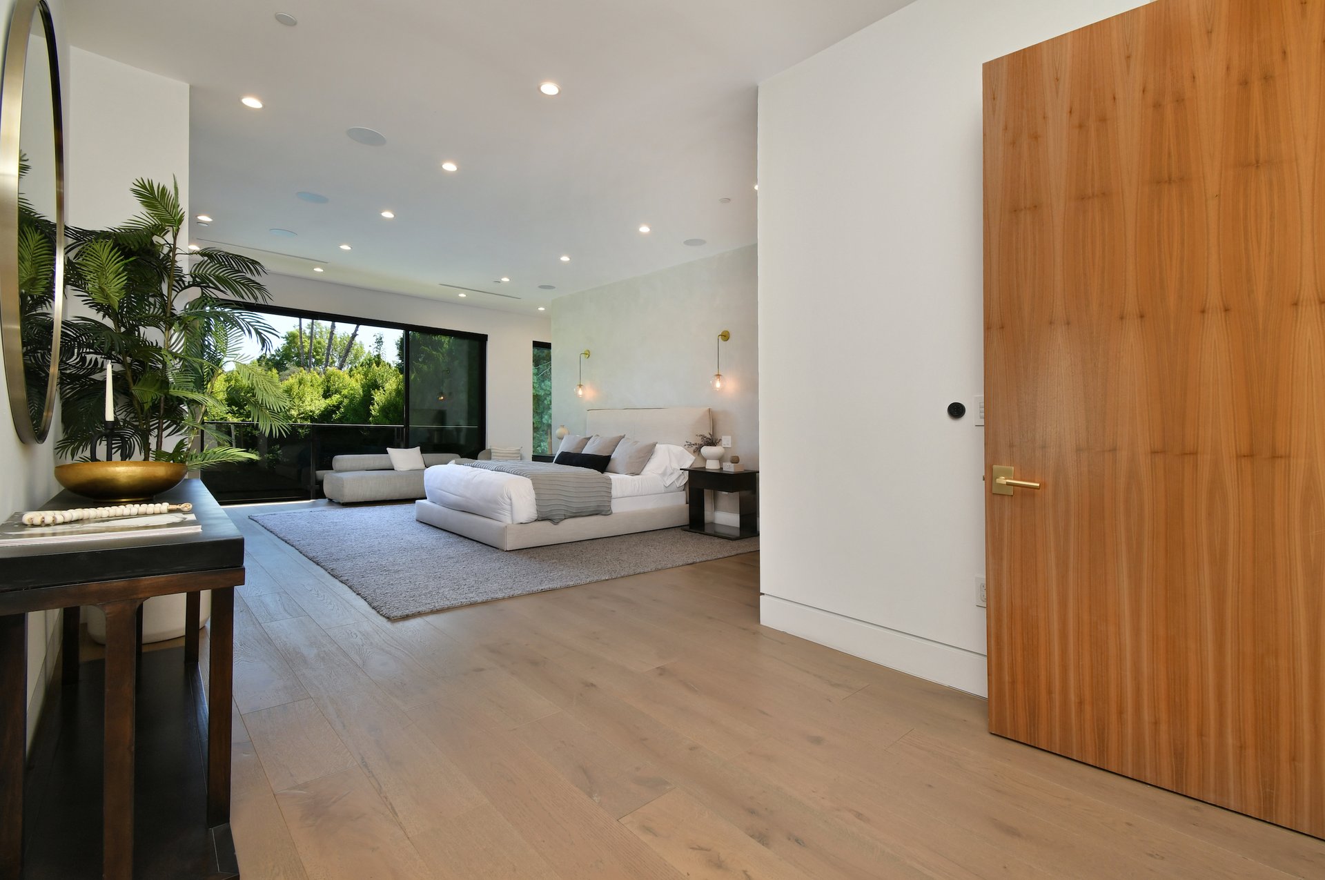 4544 Woodley Ave