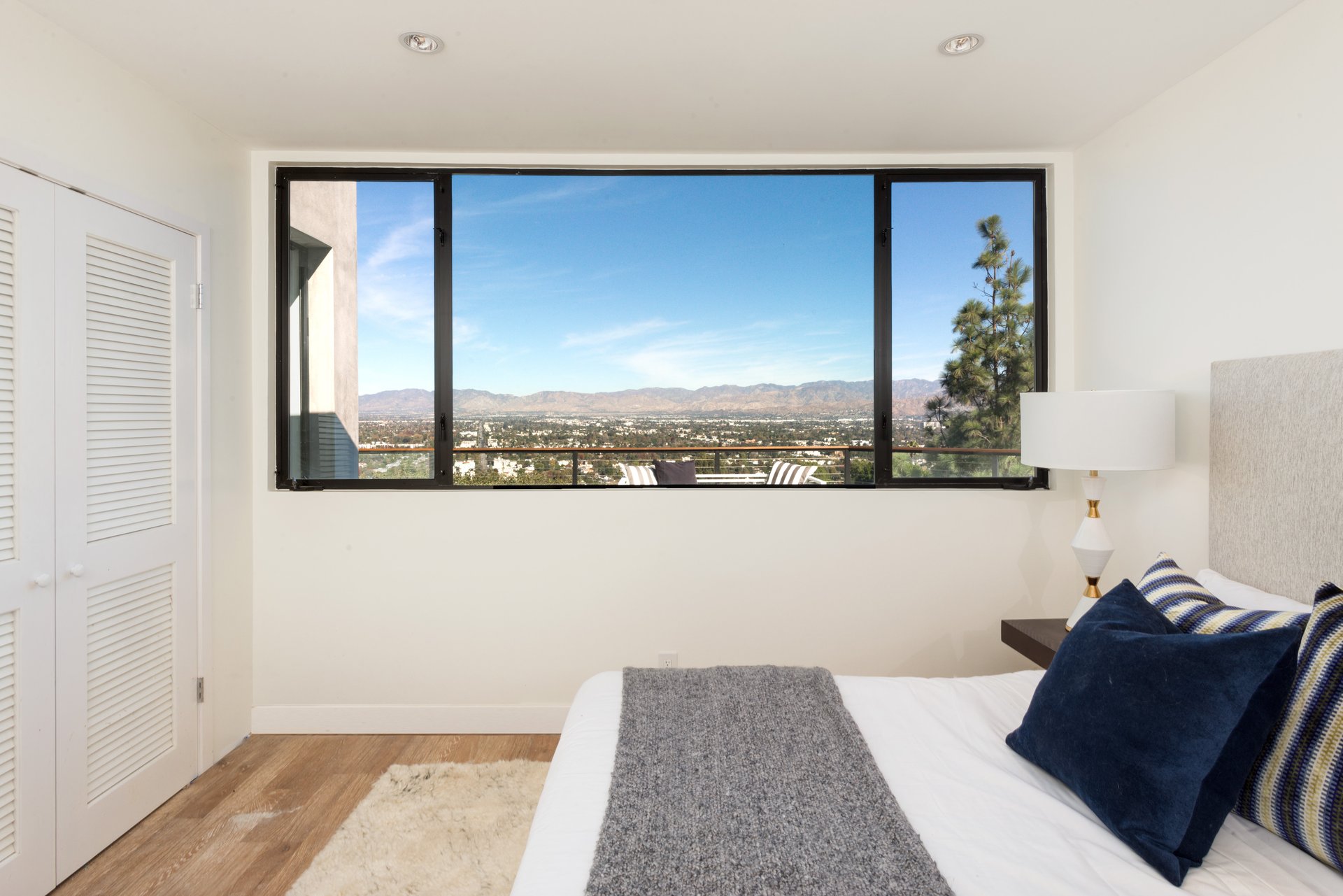 3704 Sunswept Dr