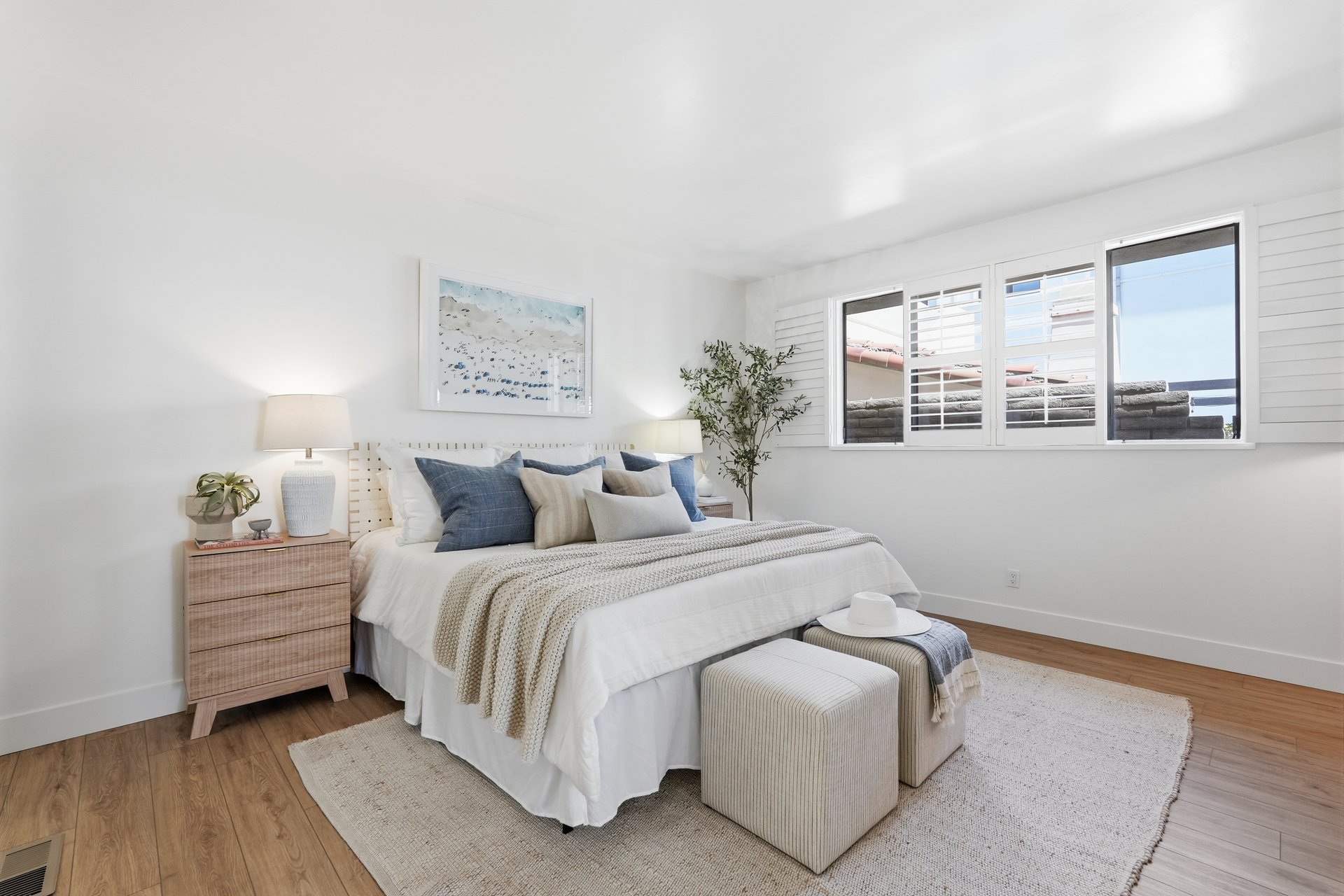 2516 The Strand