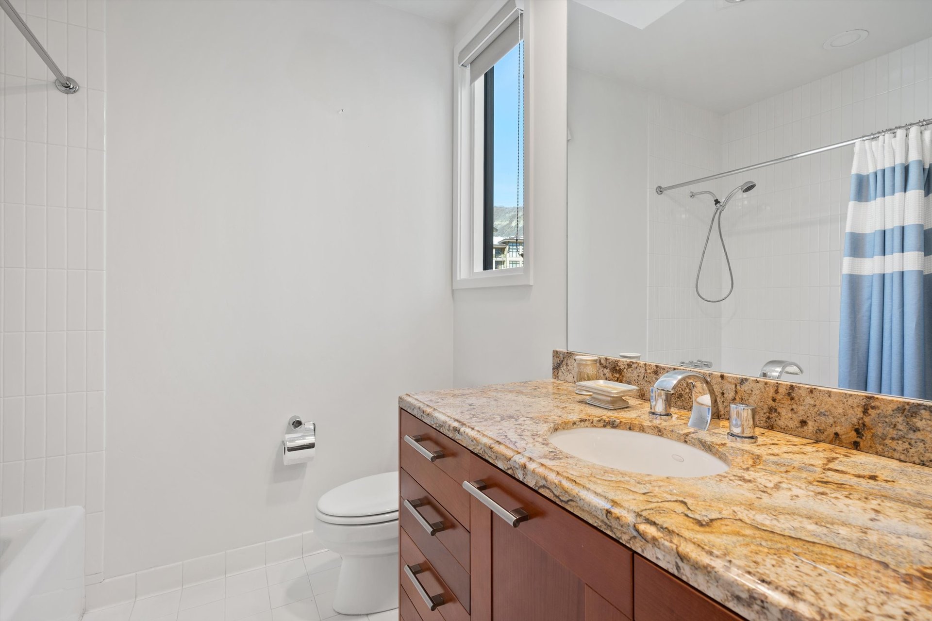 Ski-In/Ski-Out Luxury: Deerbrook Townhome