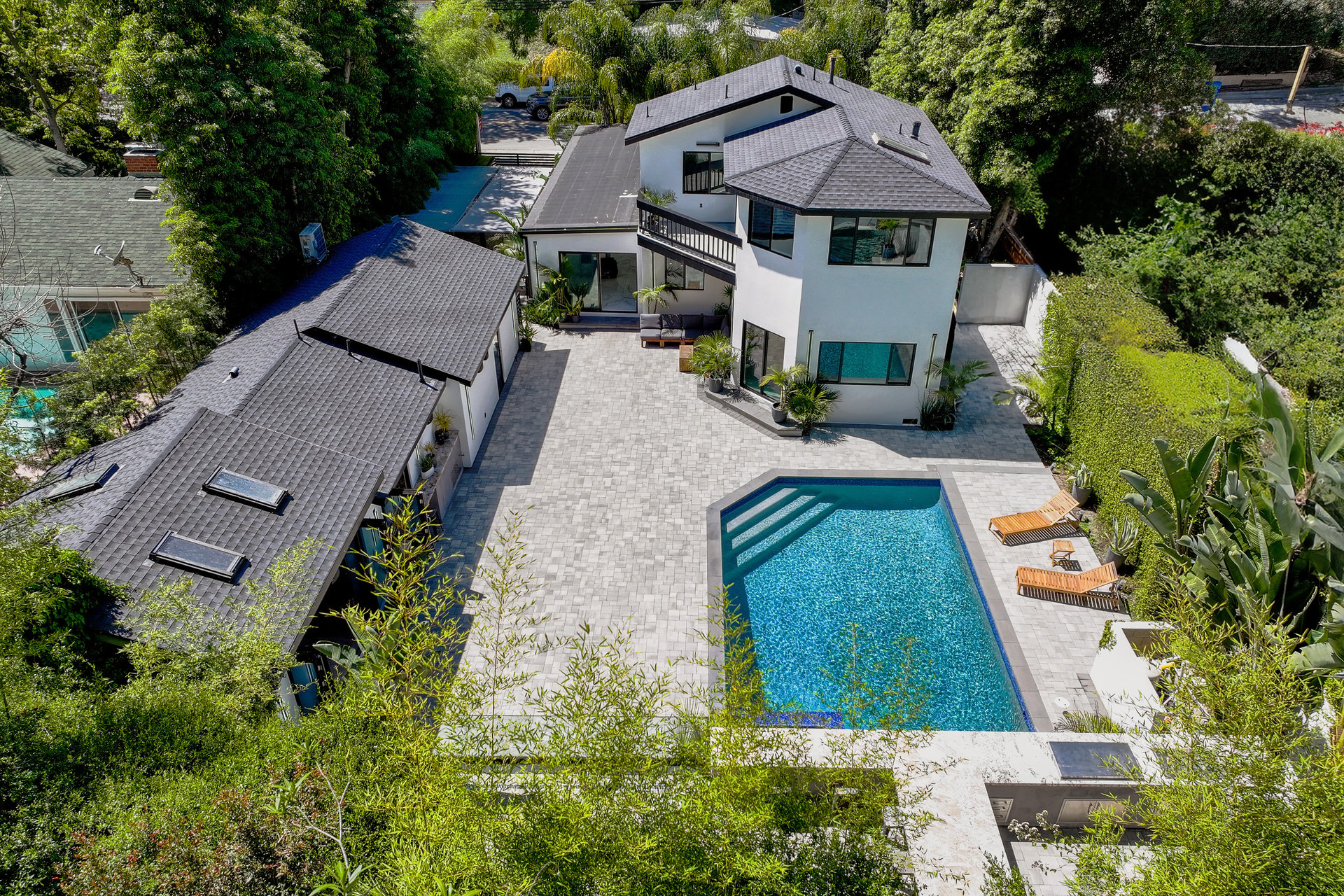 1750 N Beverly Glen Blvd