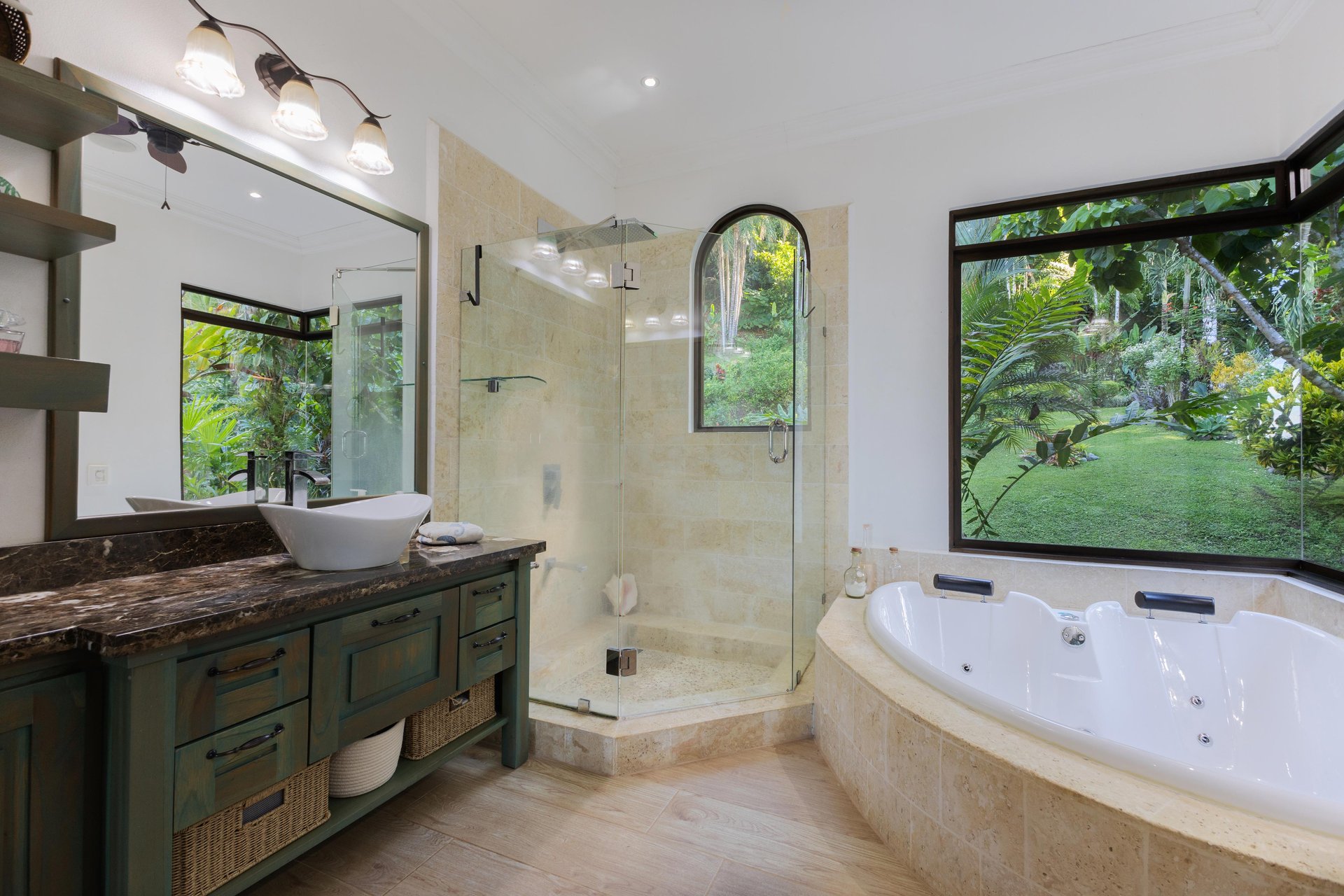CASA ORQUIDEA – LUXURY HOME WITH OCEAN VIEWS IN GATED COMMUNITY