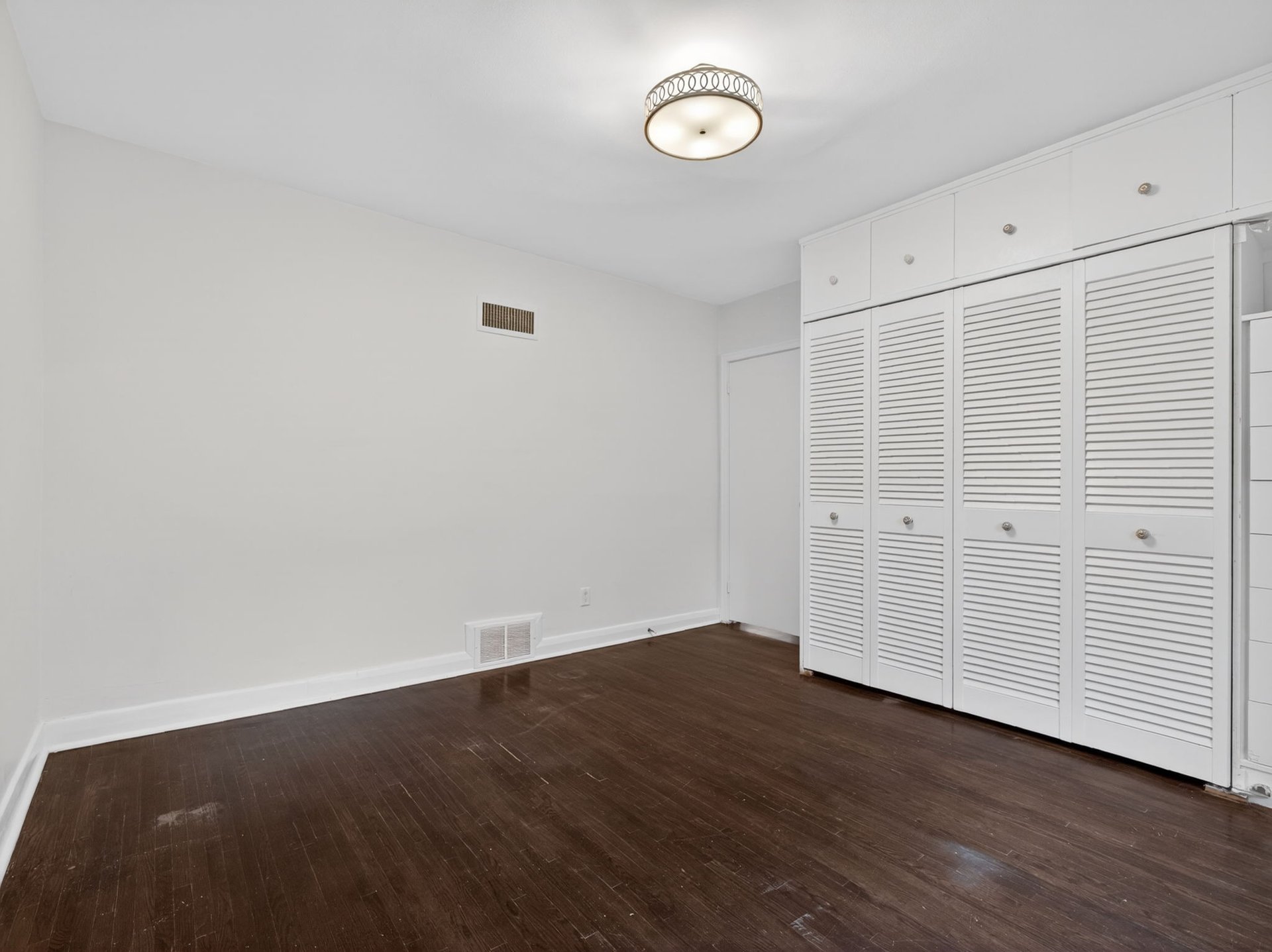  SOLD: Prestigious Forest Hill 