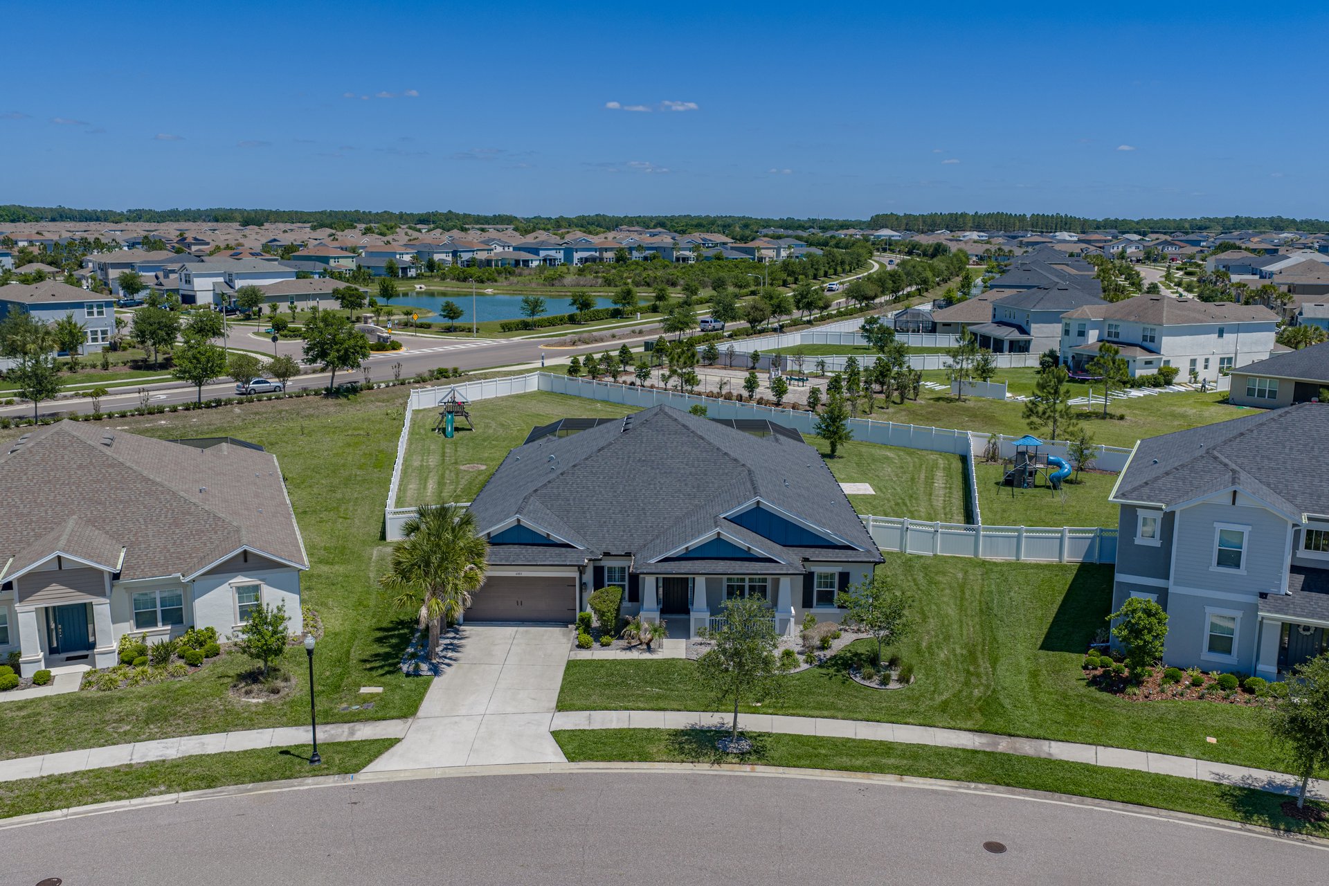 6883 BRADBURY CIR