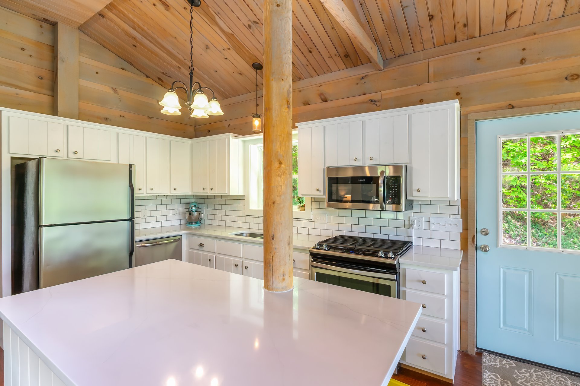 438 PALMETTO DR