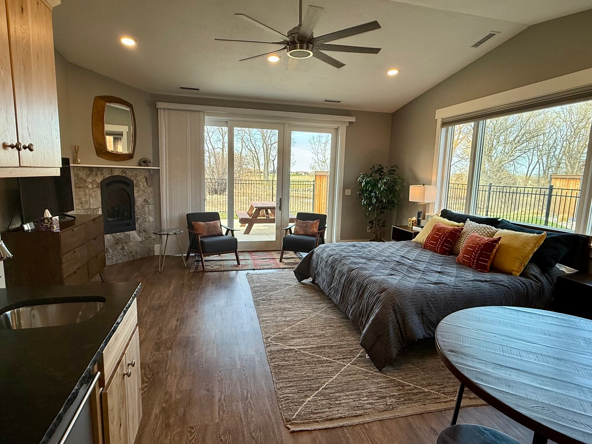 9 Creekside Ln