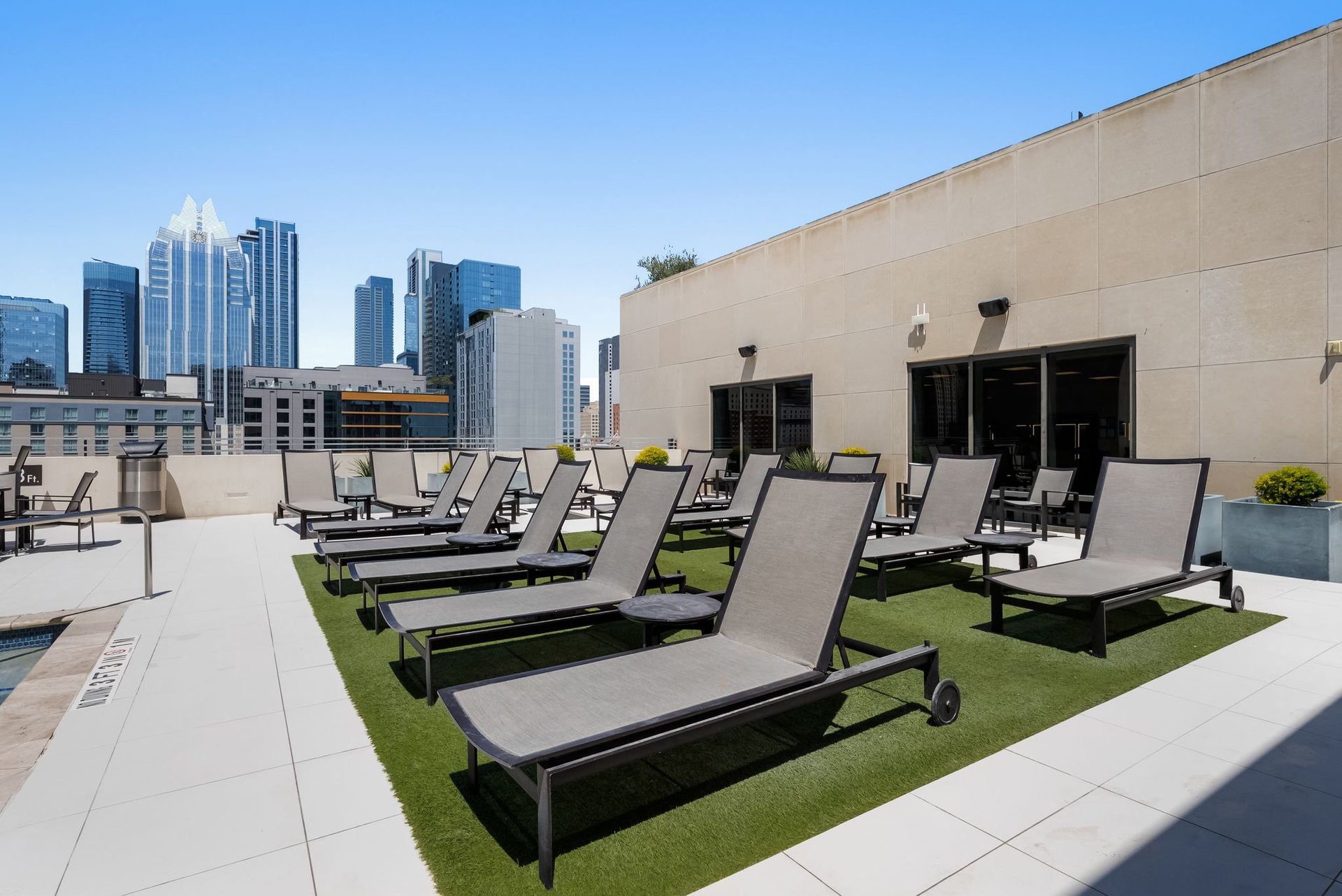 555 E 5th Street #3007