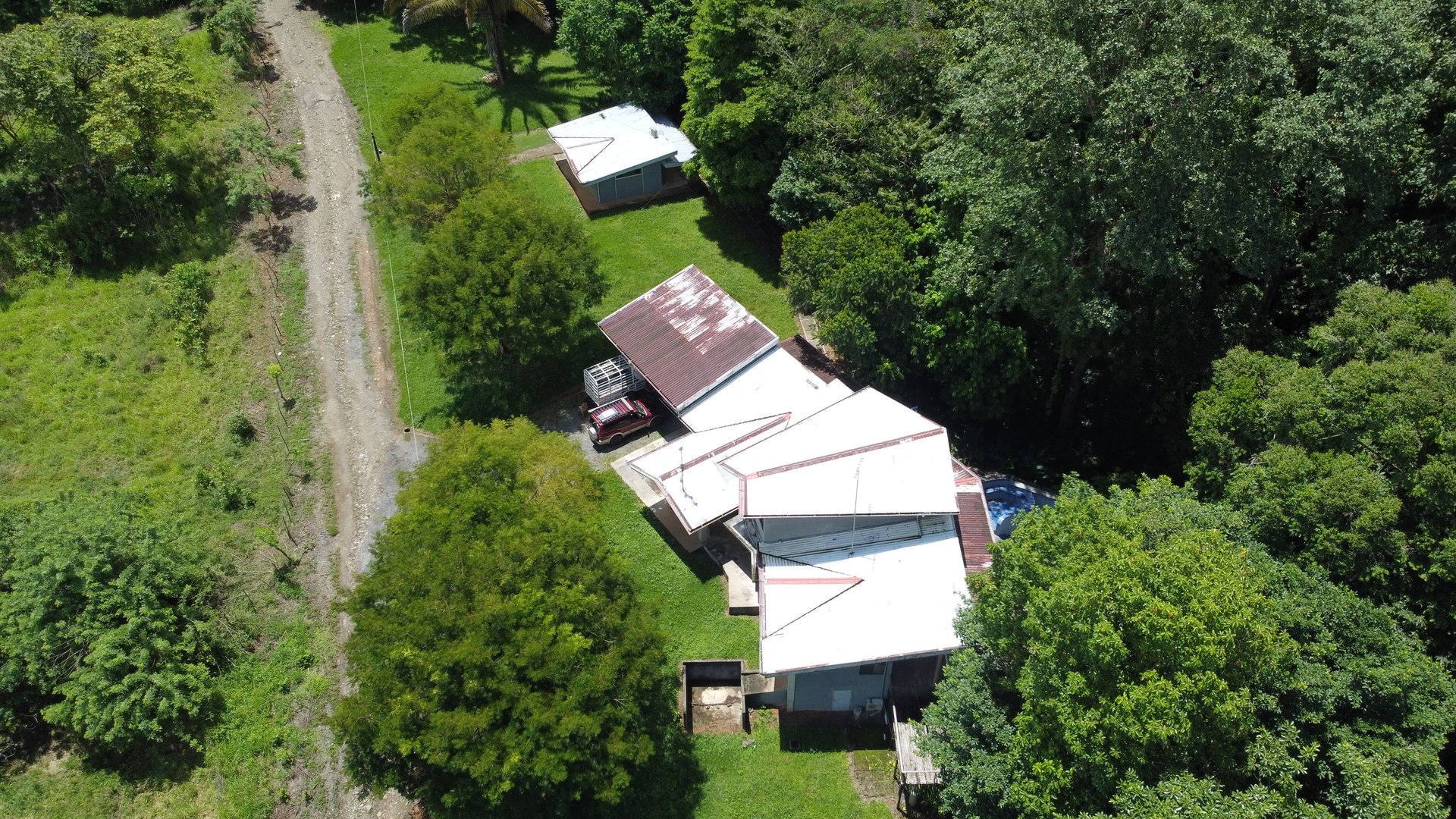 Fixer-Upper Home with an studio Office in Palmar Norte on a 7.58 Acres Property